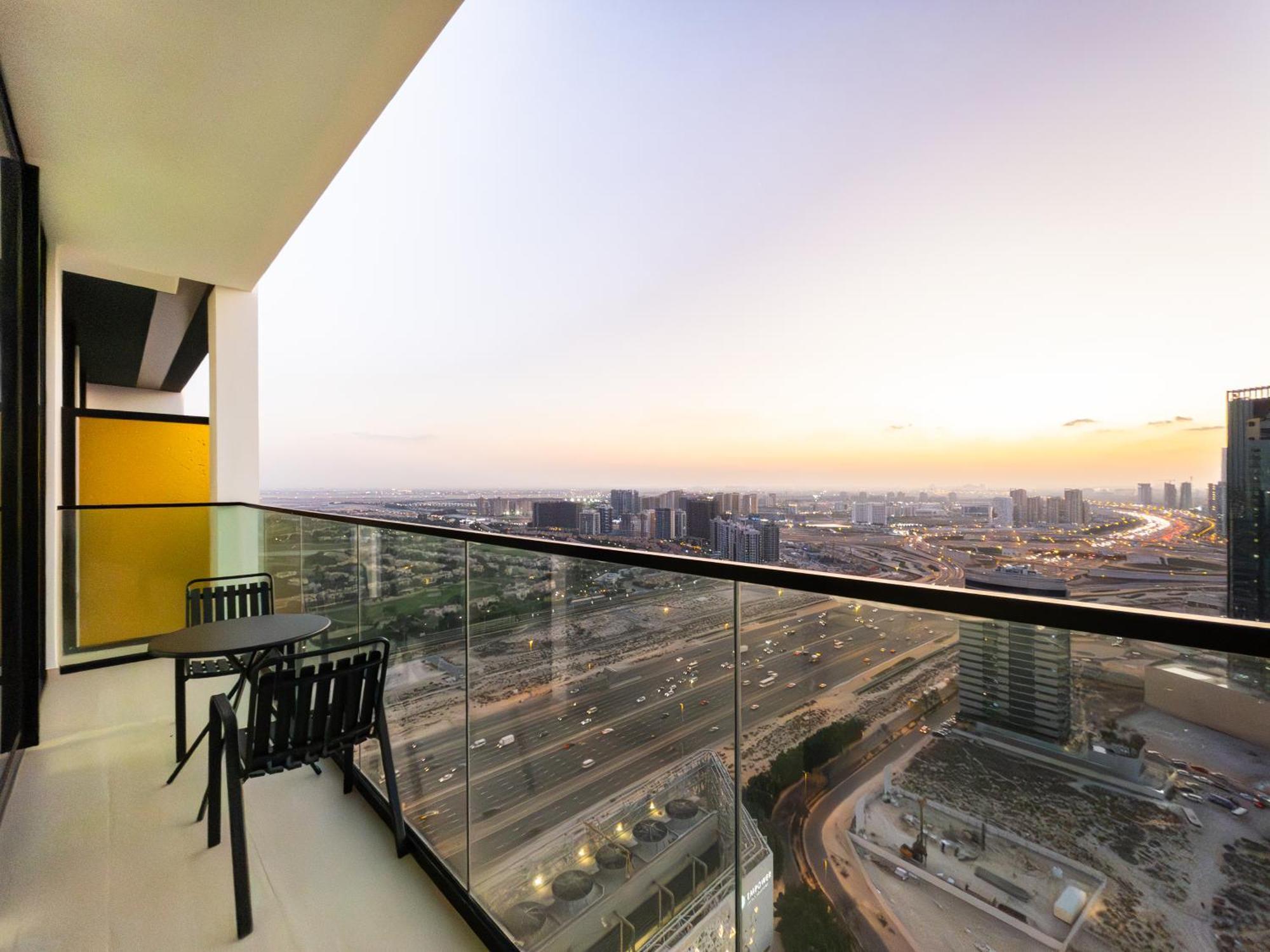 Jvc 1br With Skyline View - Near Circle Park & Marina * Dubai