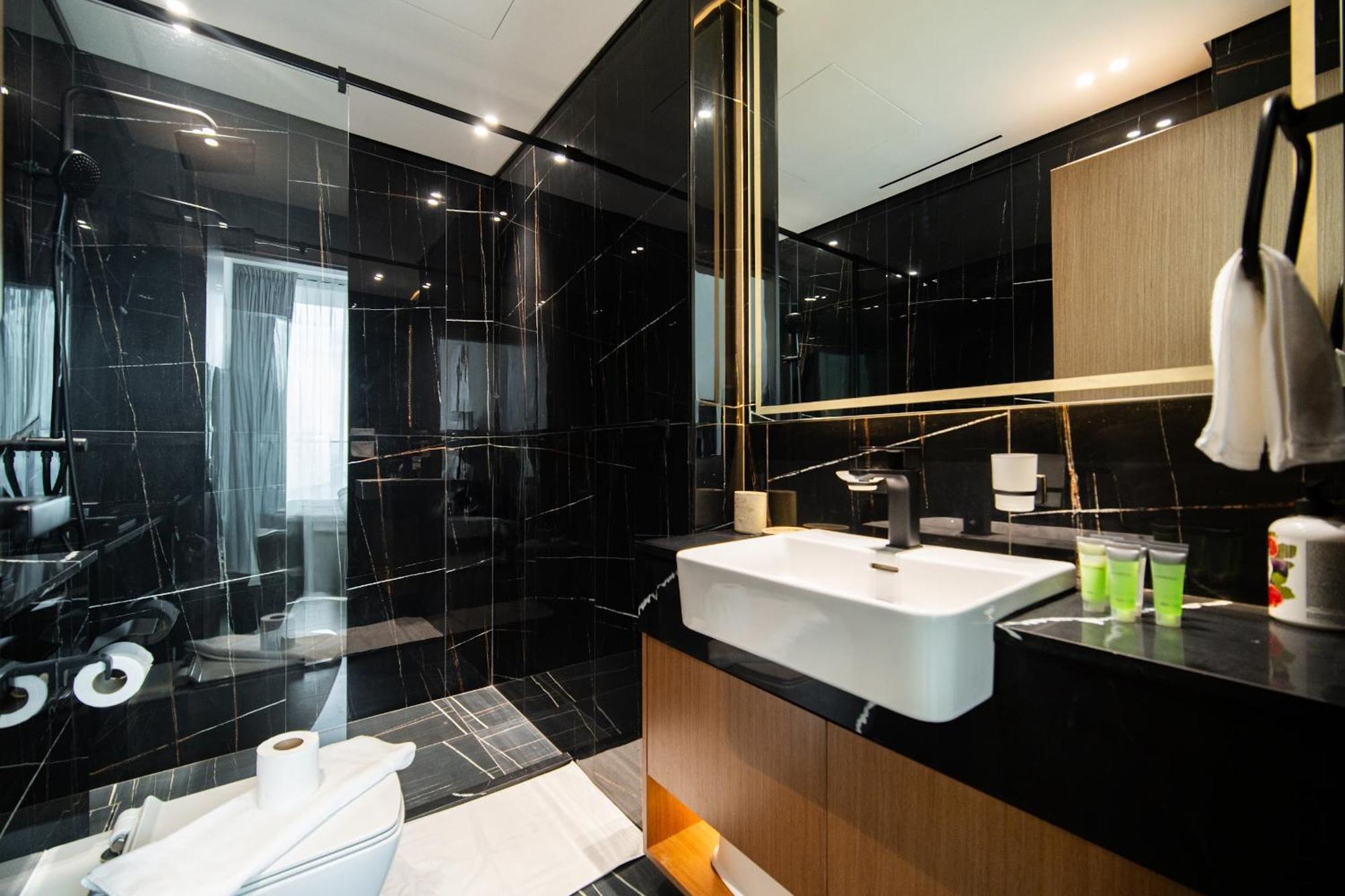 Jvc 1br With Skyline View - Near Circle Park & Marina * Dubai