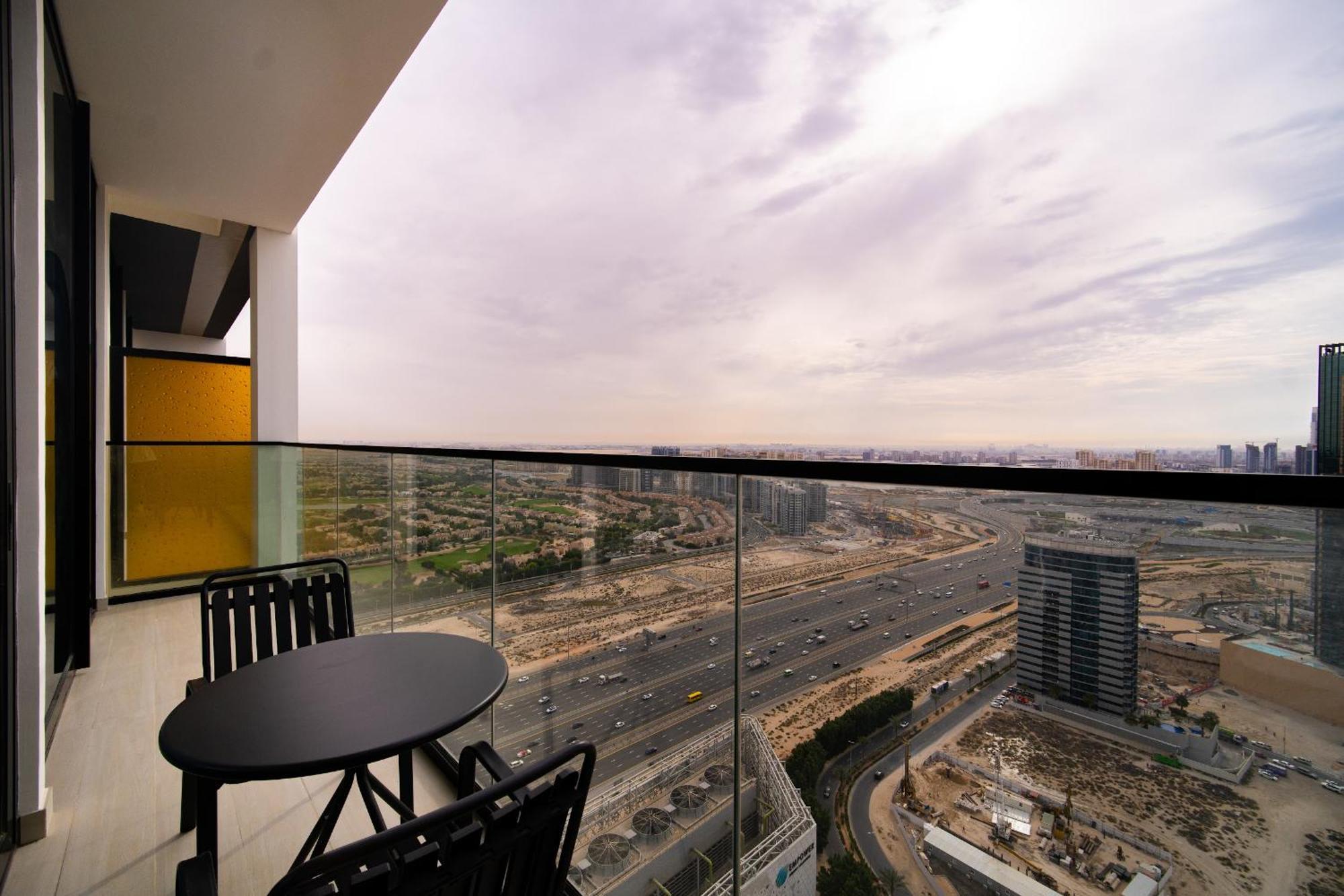 Jvc 1br With Skyline View - Near Circle Park & Marina