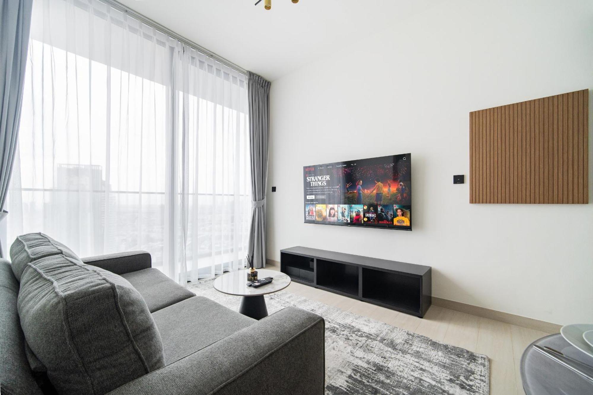 Jvc 1br With Skyline View - Near Circle Park & Marina Apartment Dubai
