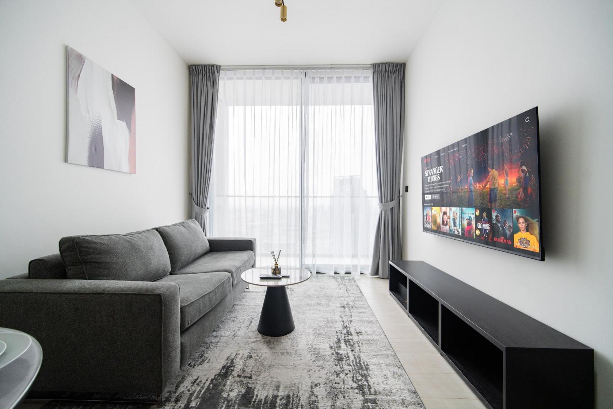 Jvc 1br With Skyline View - Near Circle Park & Marina Apartment Dubai