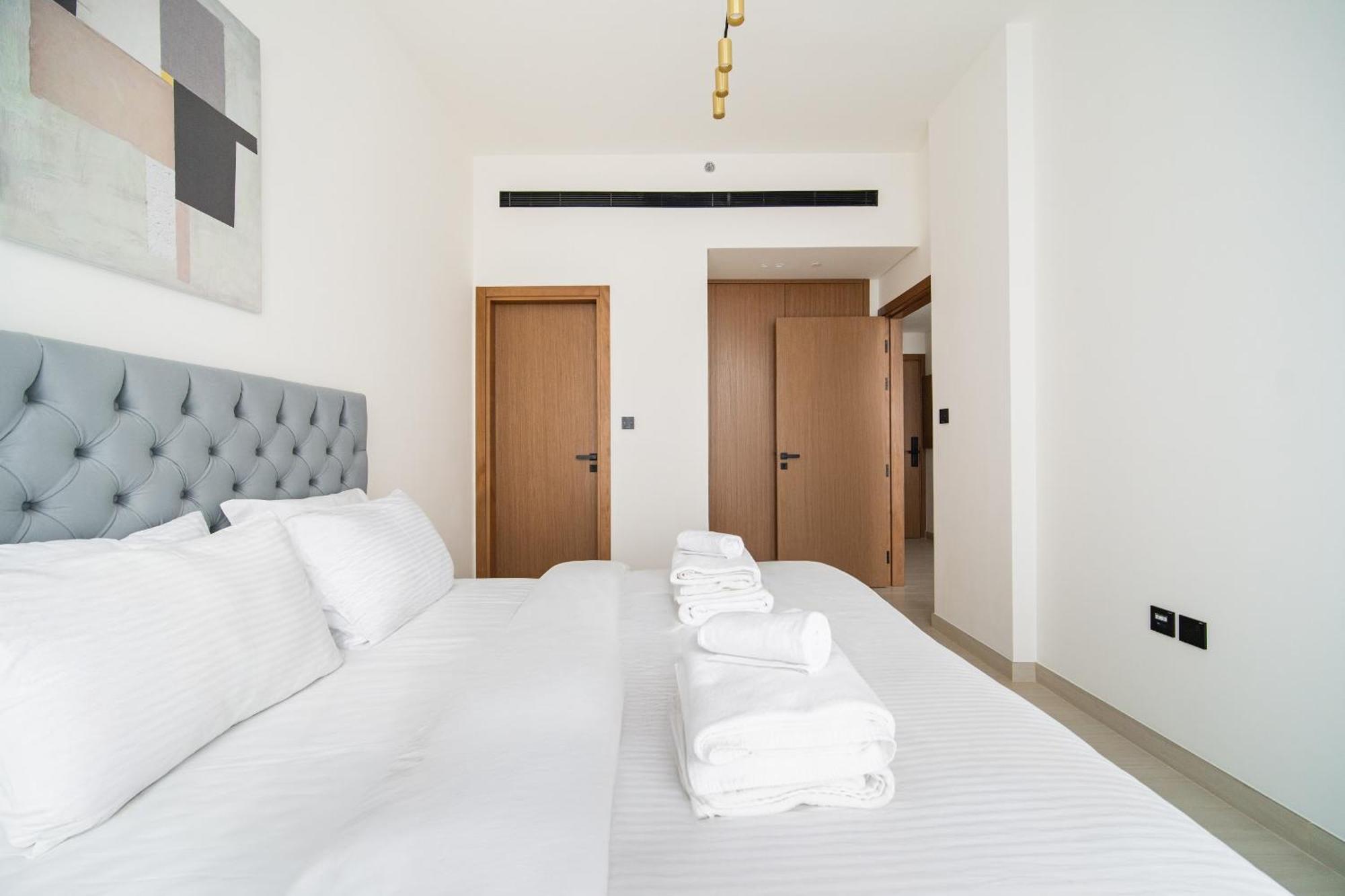 Apartment Jvc 1br With Skyline View - Near Circle Park & Marina Dubai
