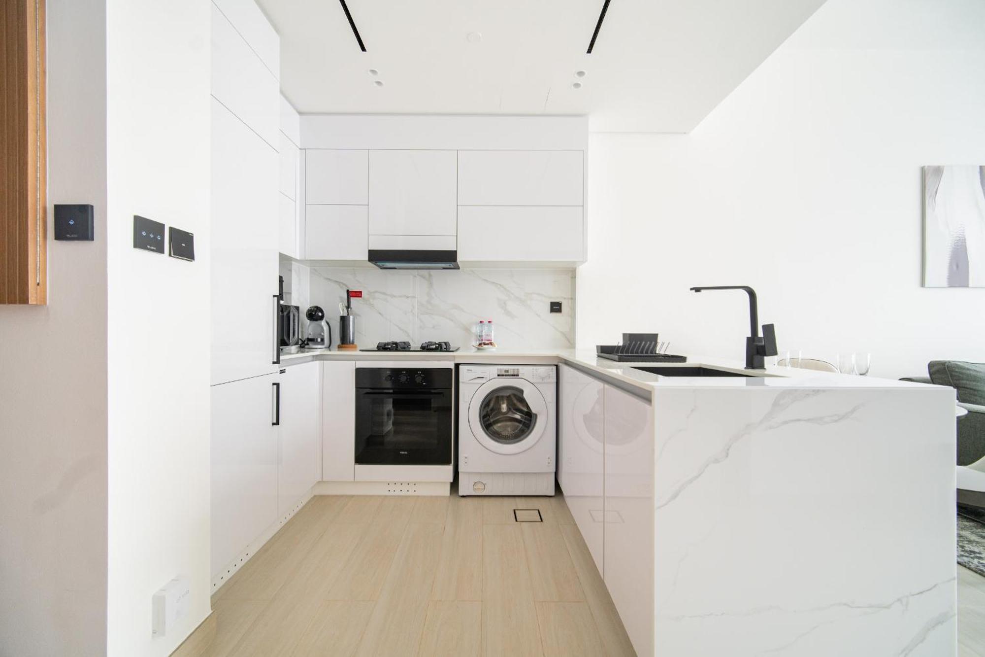 Jvc 1br With Skyline View - Near Circle Park & Marina