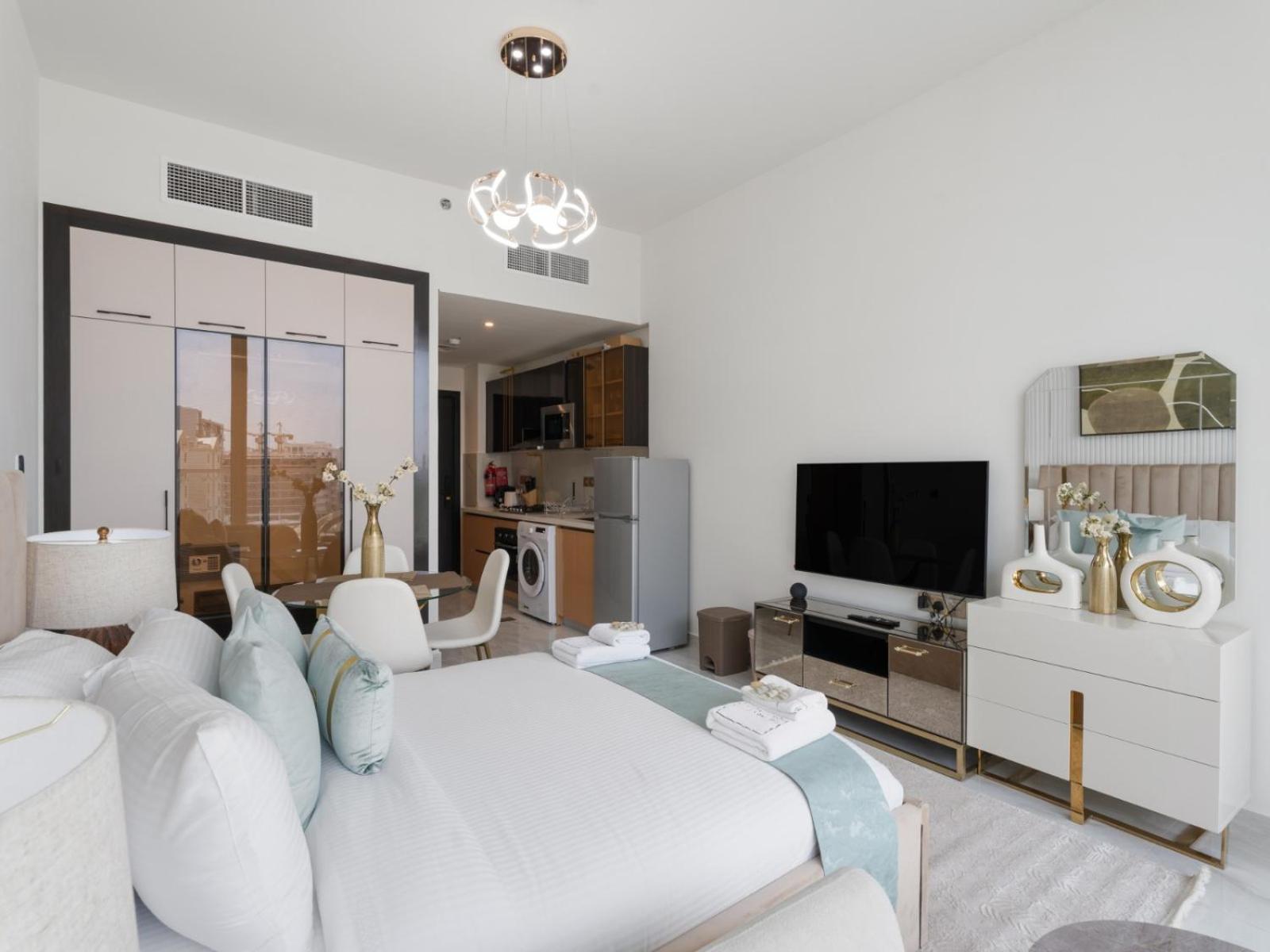 Timeless Glam Escape In Gemz-18 Dubai