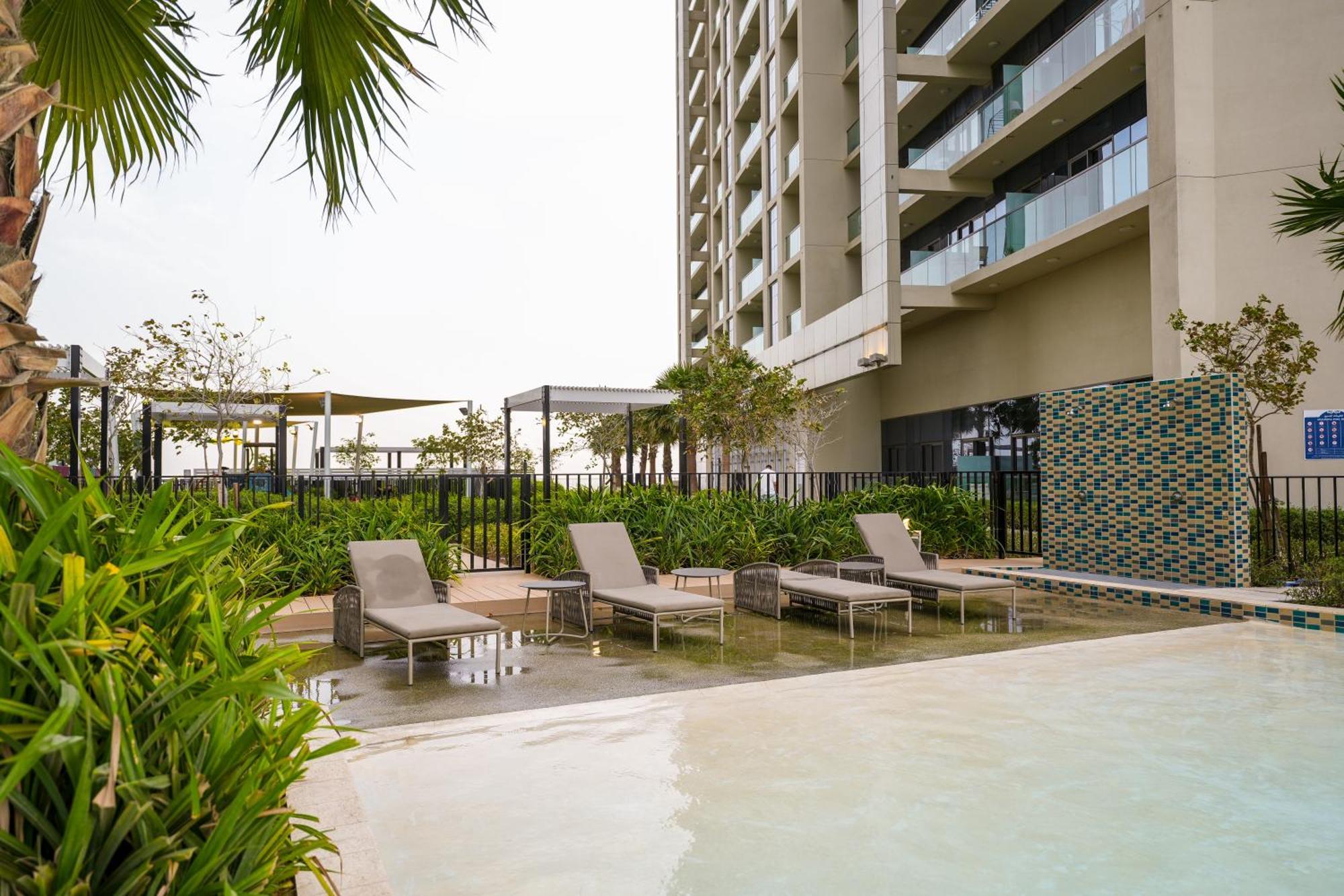 Urbanhomes - Luxury And Cozy 3bdr In Business Bay Canal View Apartment Dubai