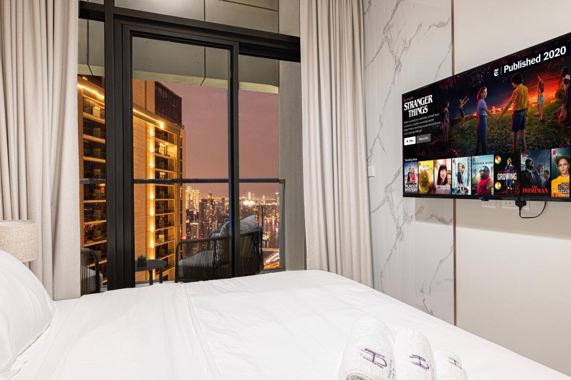 Urbanhomes - Luxury And Cozy 3bdr In Business Bay Canal View Apartment Dubai