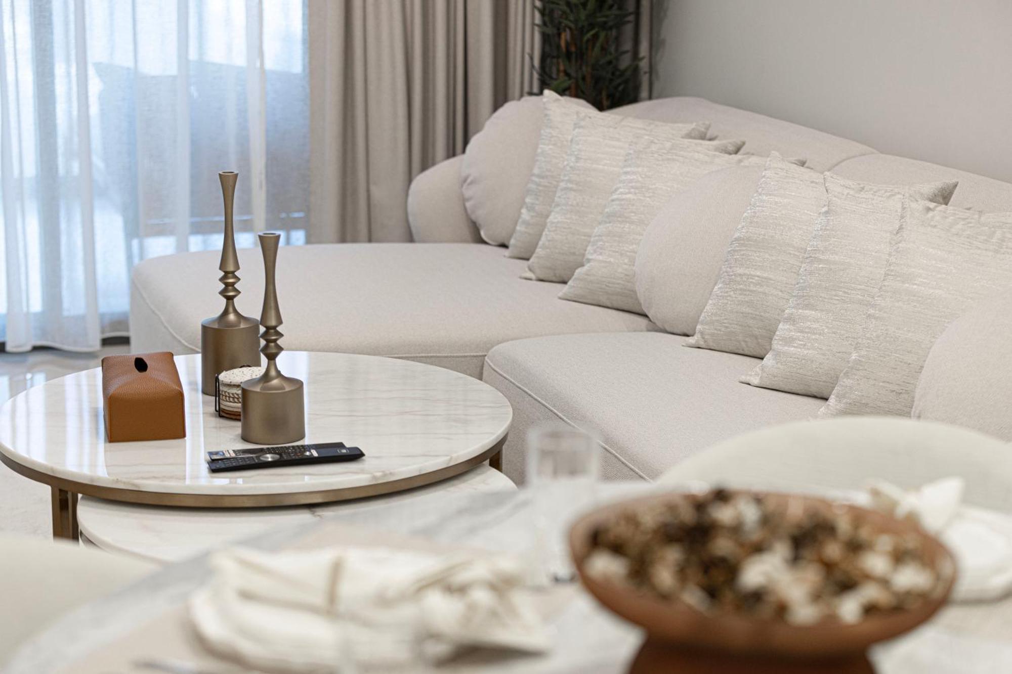 Urbanhomes - Luxury And Cozy 3bdr In Business Bay Canal View Dubai