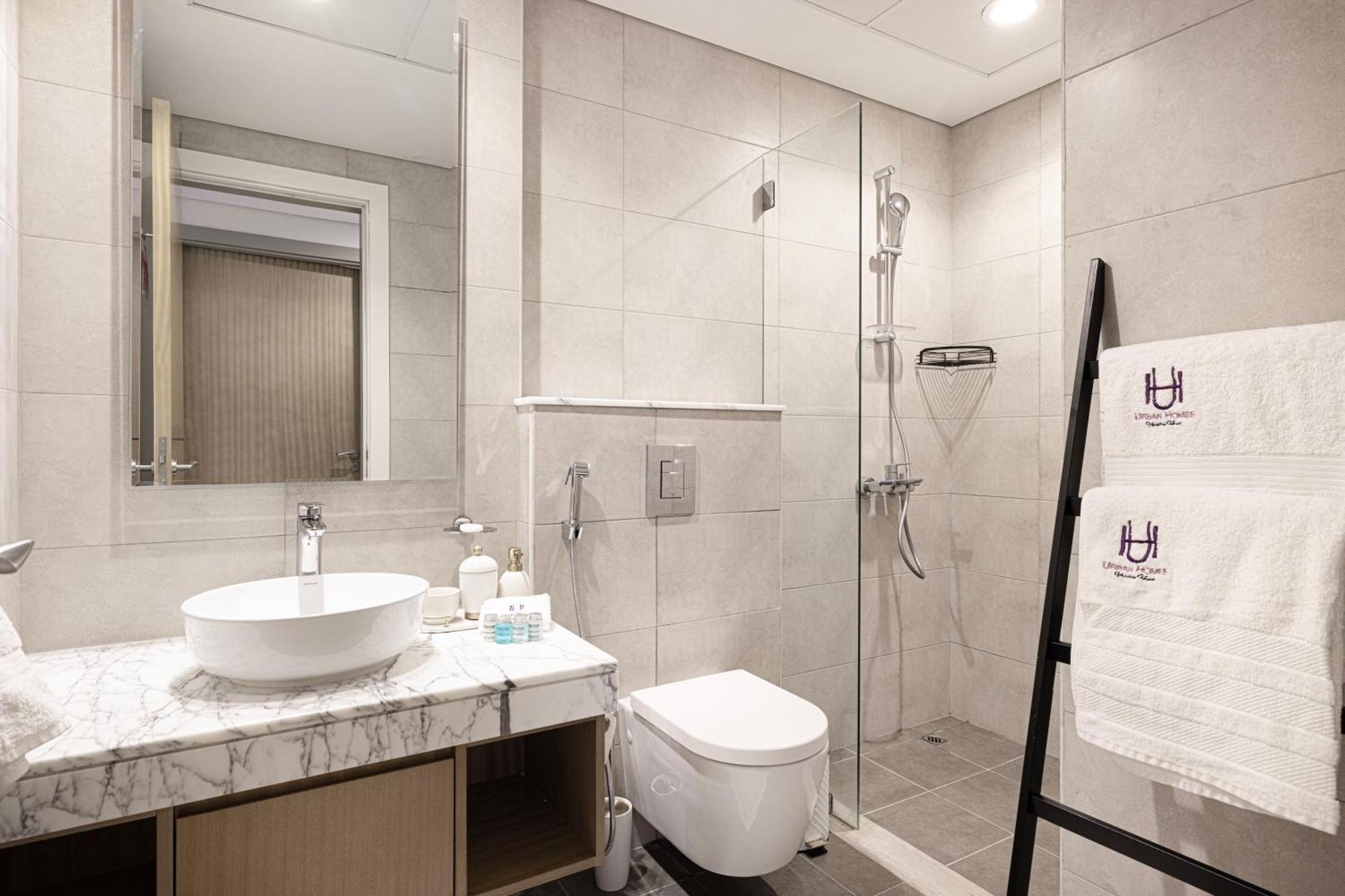 Urbanhomes - Luxury And Cozy 3bdr In Business Bay Canal View * Dubai