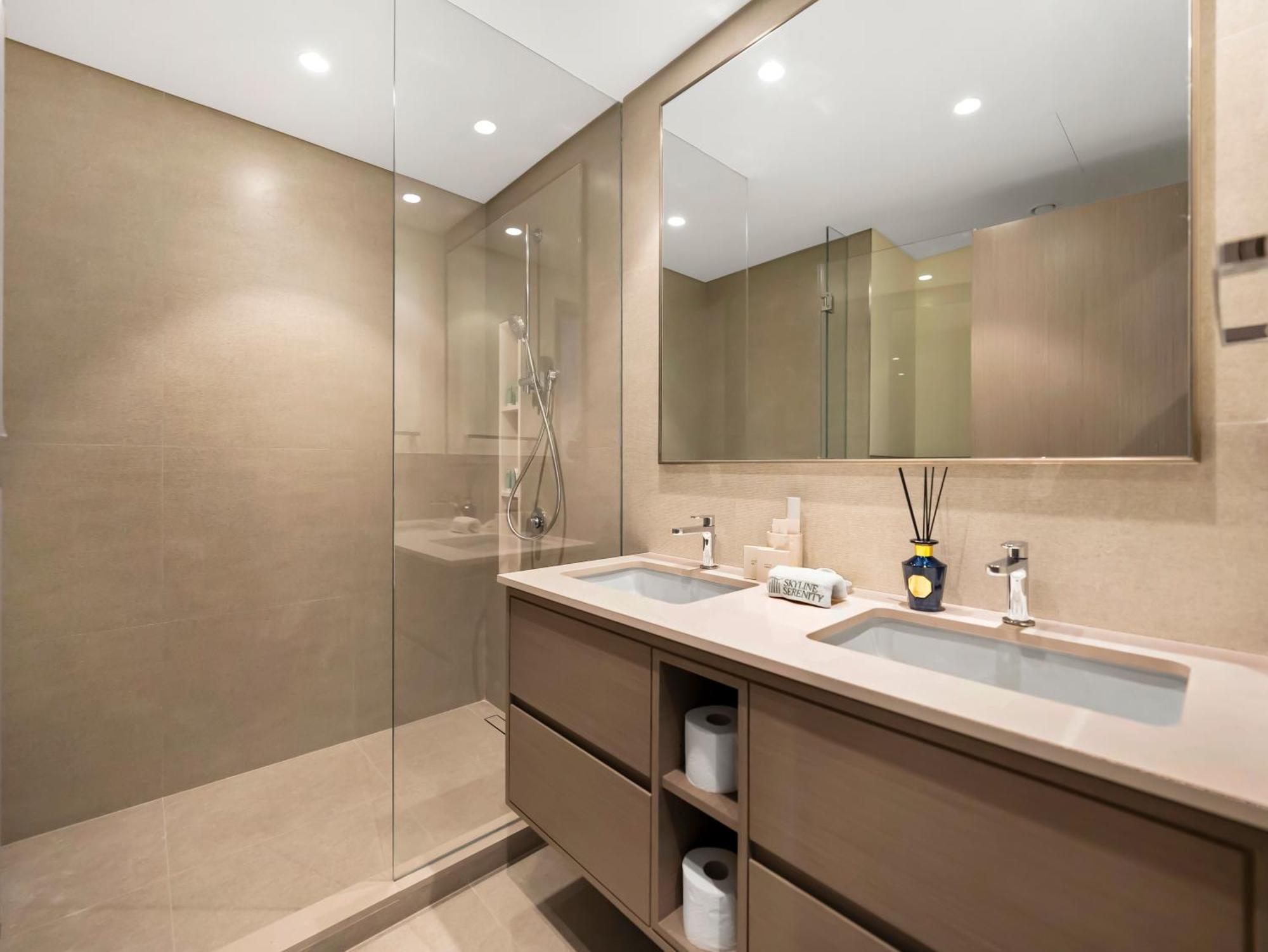 Apartment Crown Jewel 2 Bedroom I Iconic Burj Khalifa And Fountain Views I Free Parking, Gym, Pool, Wi-fi And Ps5 I By Skyline Serenity *