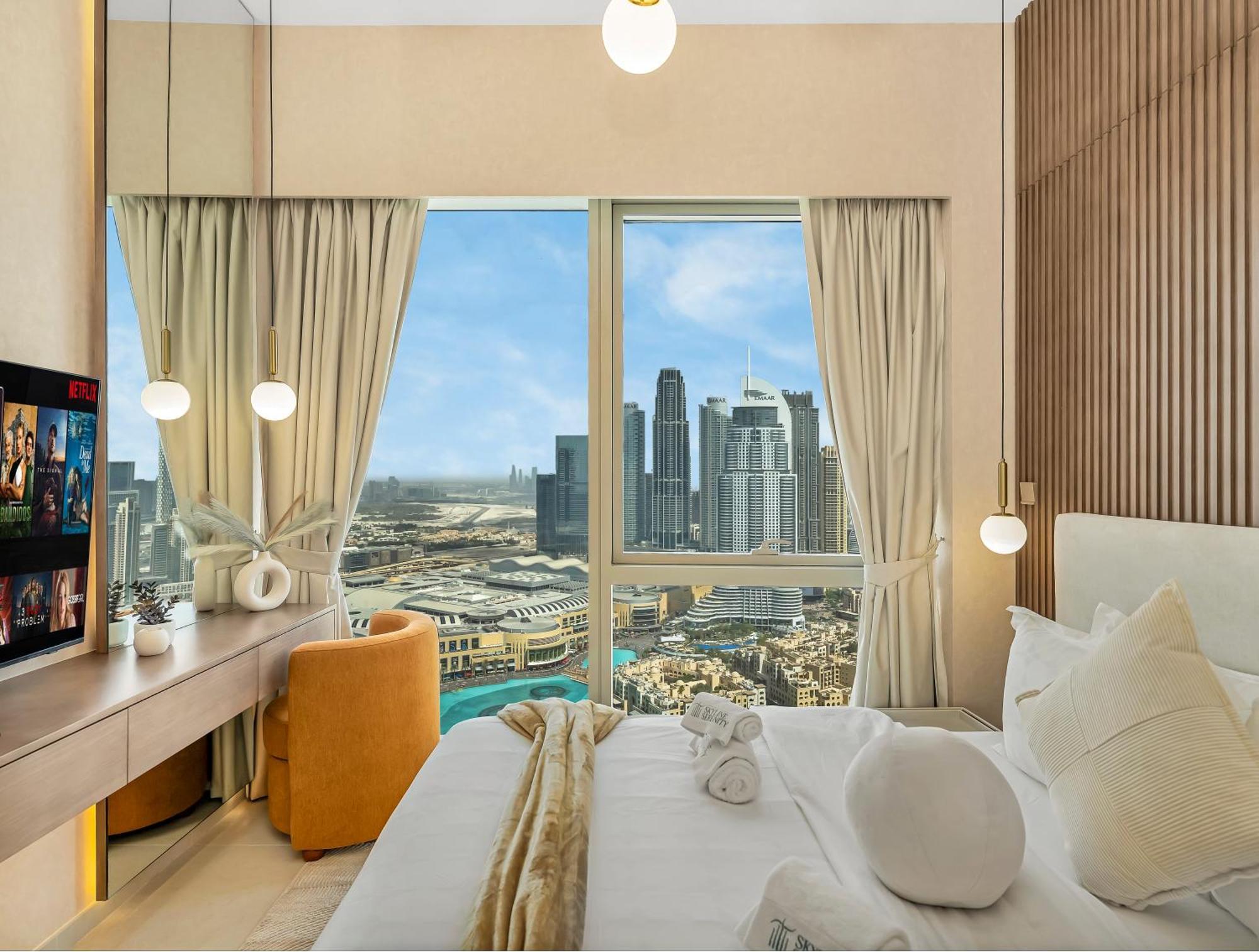 Apartment Crown Jewel 2 Bedroom I Iconic Burj Khalifa And Fountain Views I Free Parking, Gym, Pool, Wi-fi And Ps5 I By Skyline Serenity Dubai