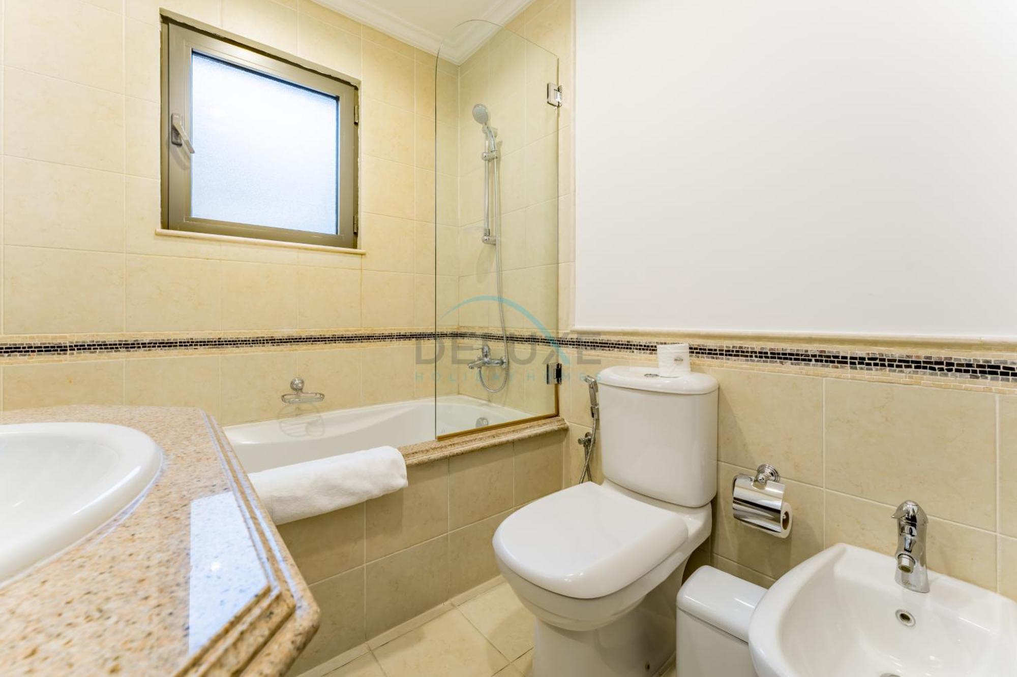 Villa Close To The 4br And Assistant's With Bbq Facility, Canal Cove, Palm Jumeirah By Deluxe Homes *