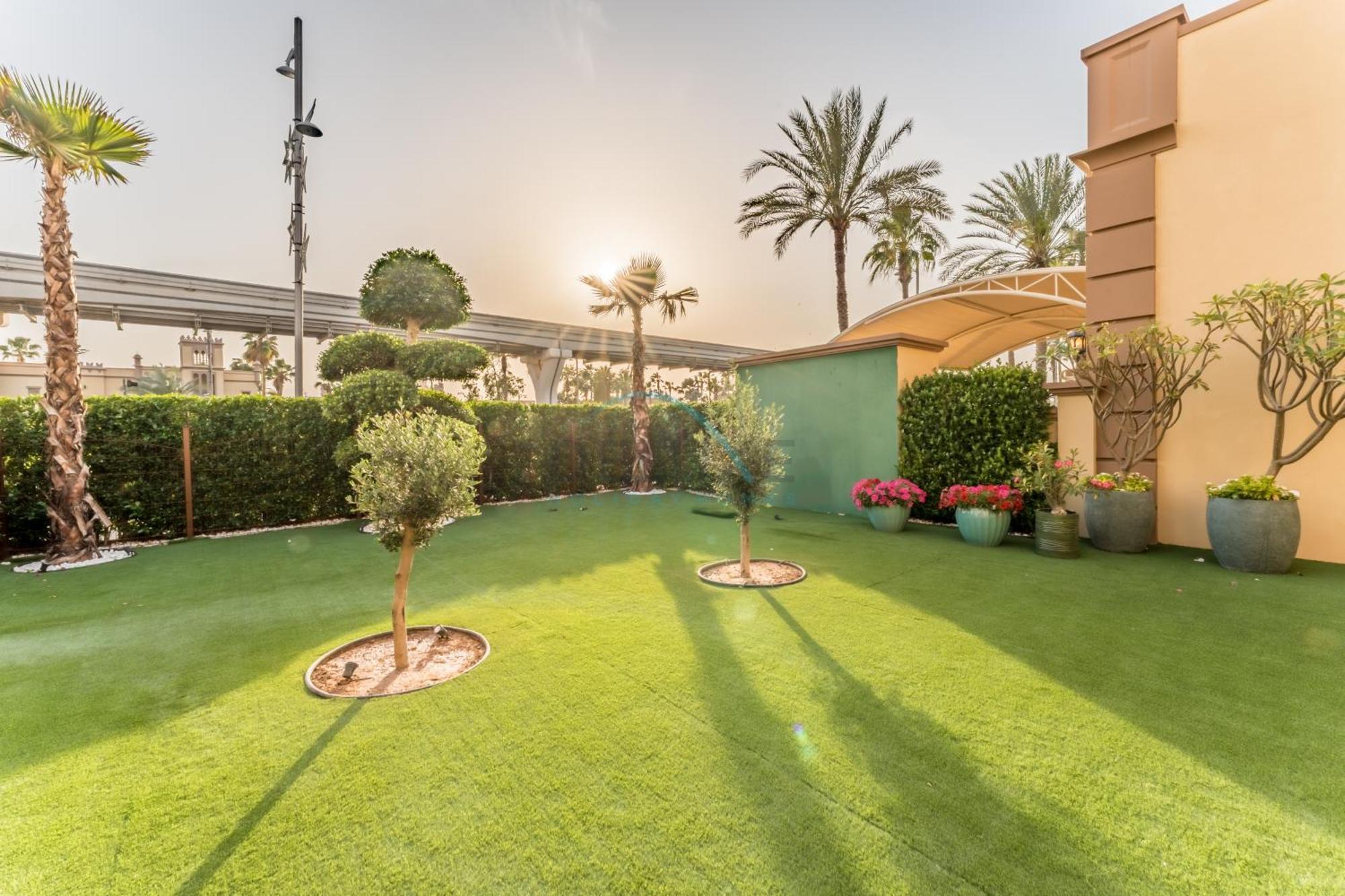 Villa Close To The 4br And Assistant's With Bbq Facility, Canal Cove, Palm Jumeirah By Deluxe Homes Dubai