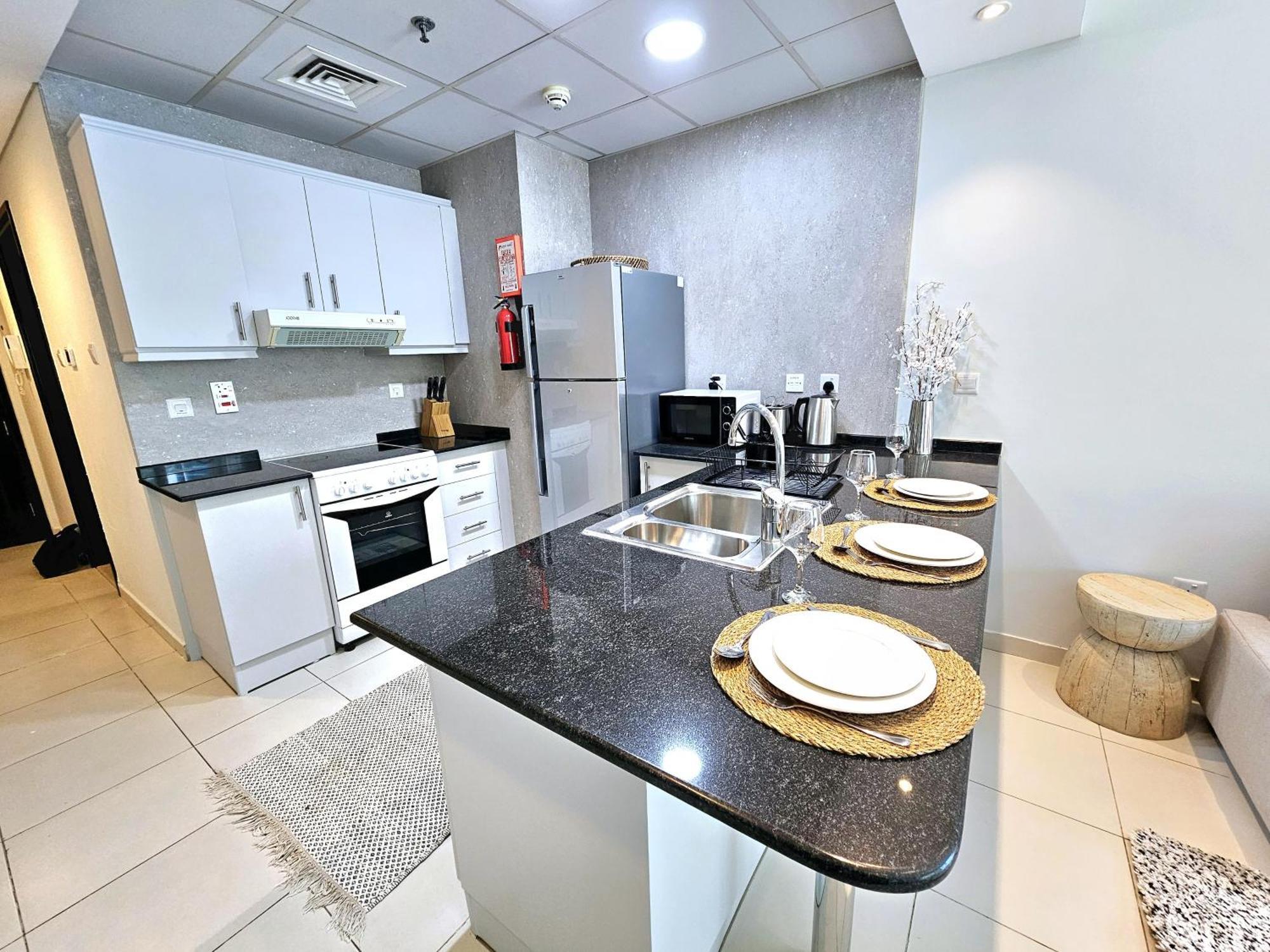 Sunrise Homes - Poolside 1 Bedroom Near Jbr Beach *