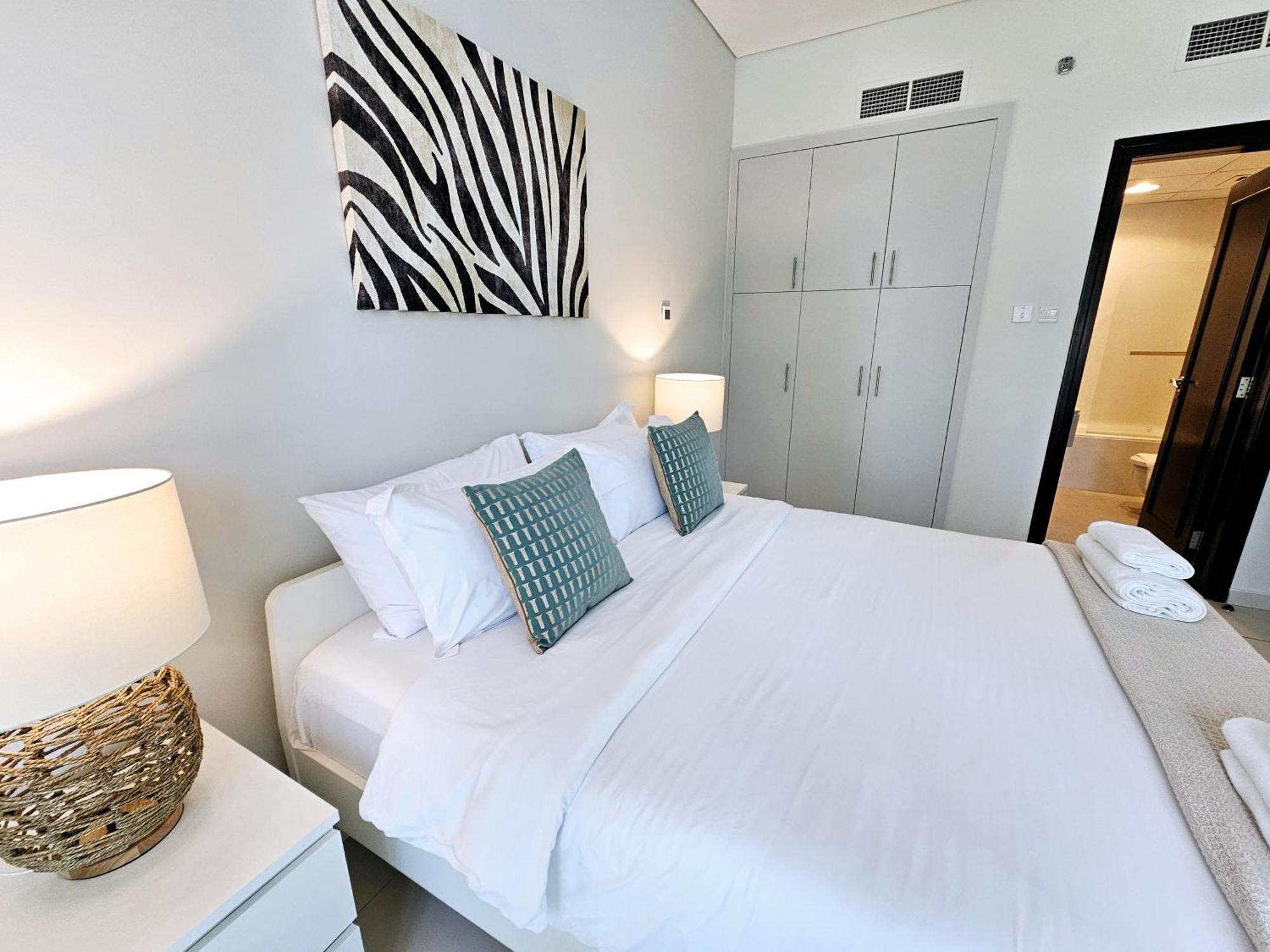 Sunrise Homes - Poolside 1 Bedroom Near Jbr Beach