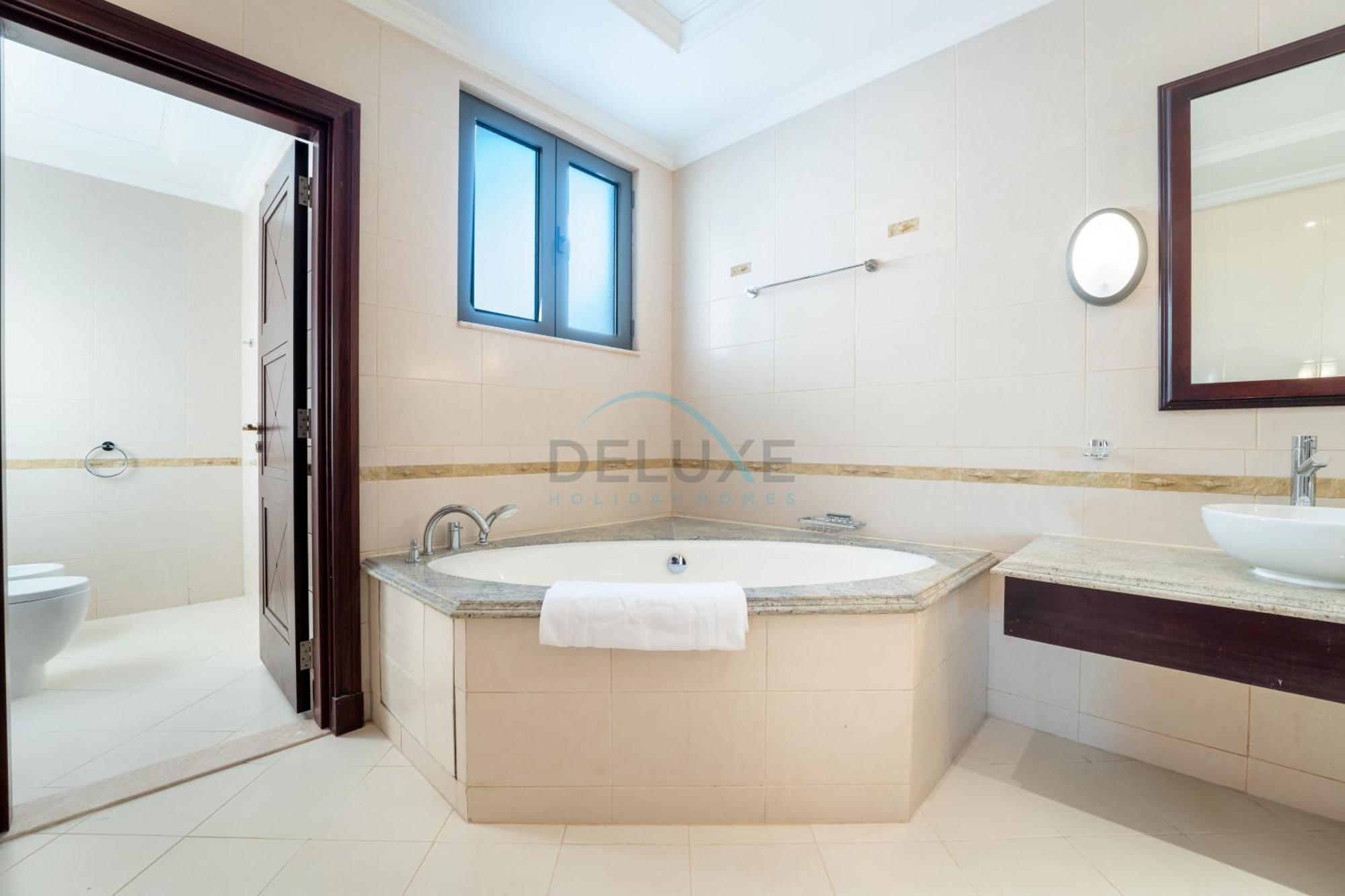 Villa Beachfront 6br And Assistant's With Private Pool, Palm Villa, Palm Jumeirah By Deluxe Homes