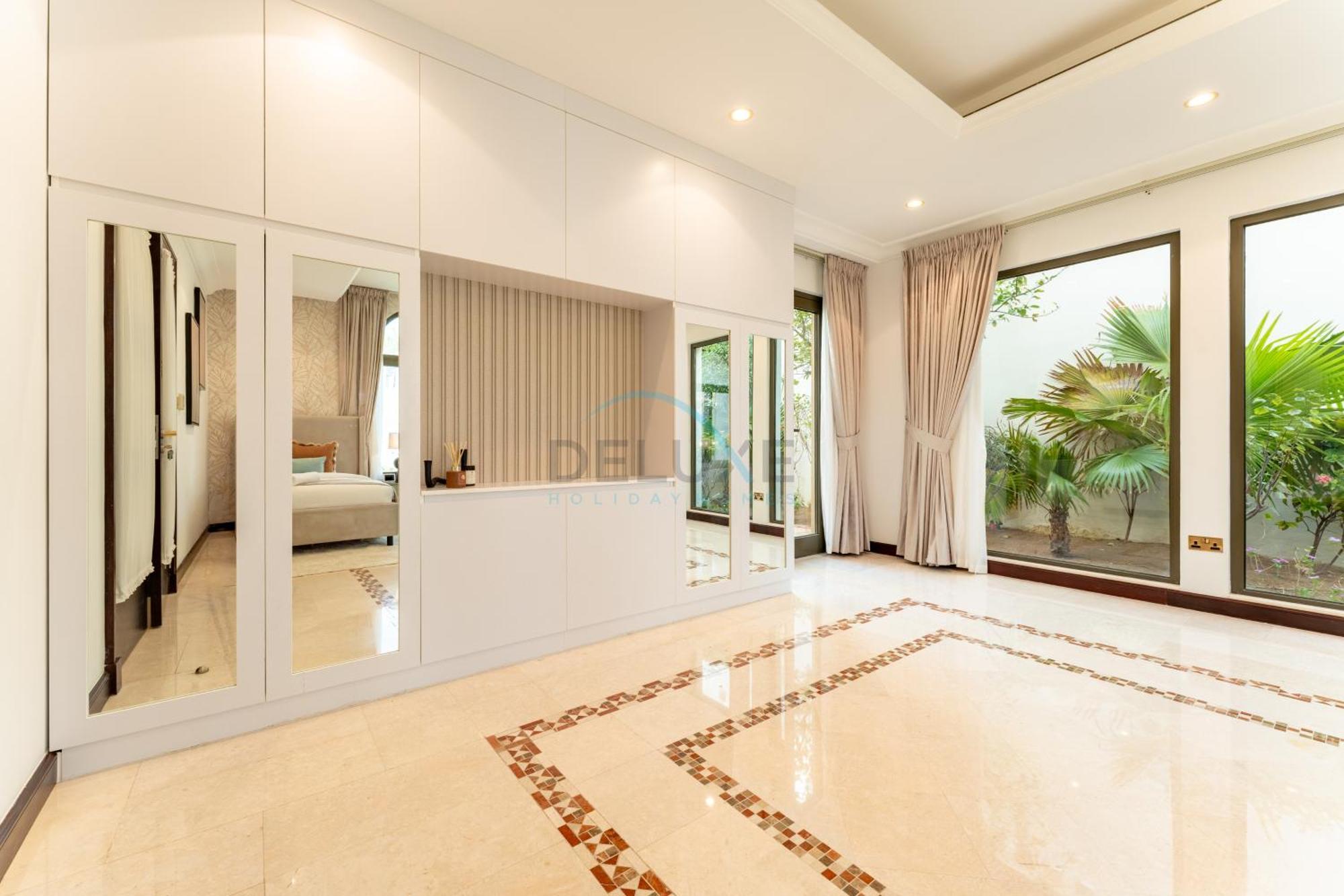 Villa Beachfront 6br And Assistant's With Private Pool, Palm Villa, Palm Jumeirah By Deluxe Homes