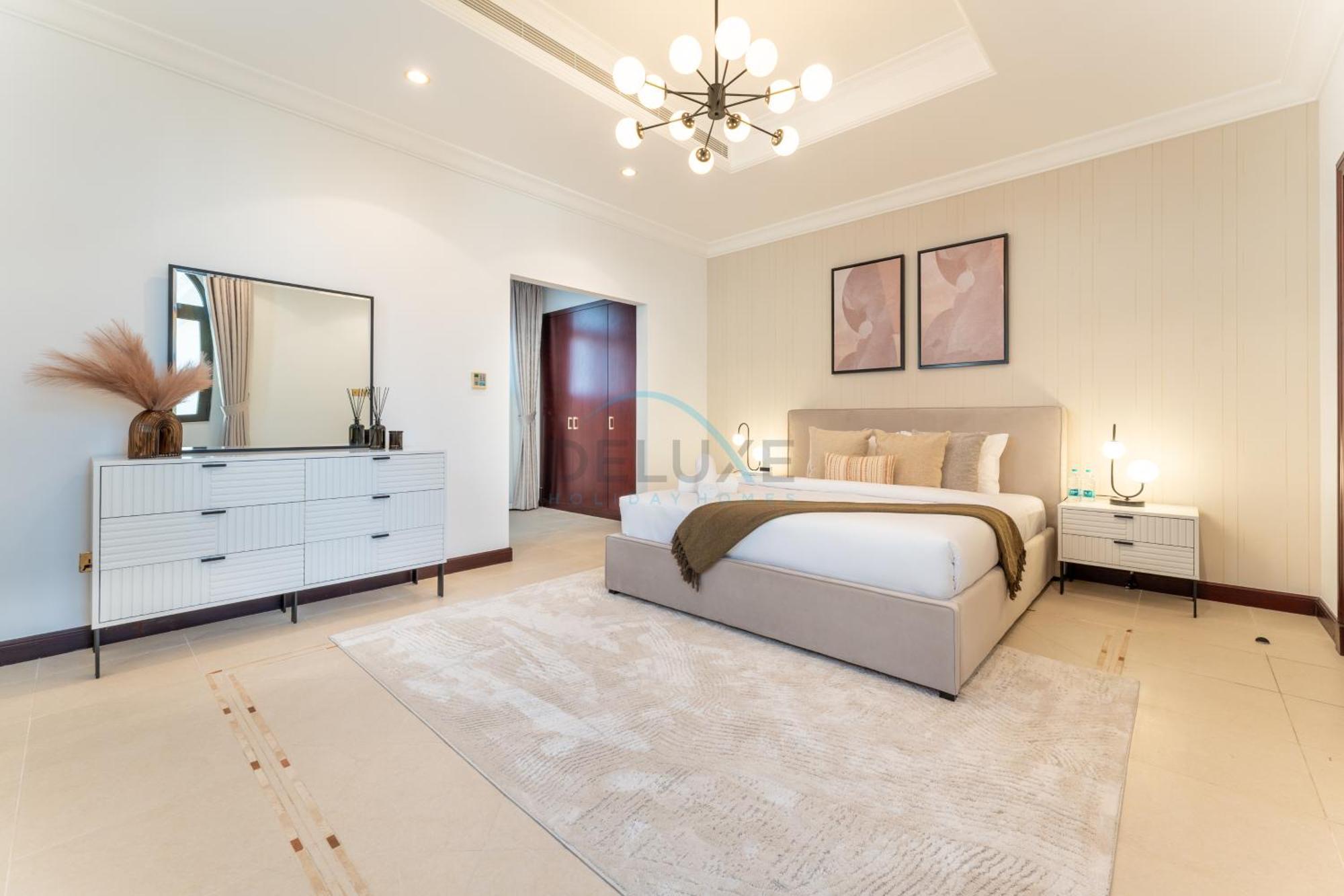 Beachfront 6br And Assistant's With Private Pool, Palm Villa, Palm Jumeirah By Deluxe Homes Dubai