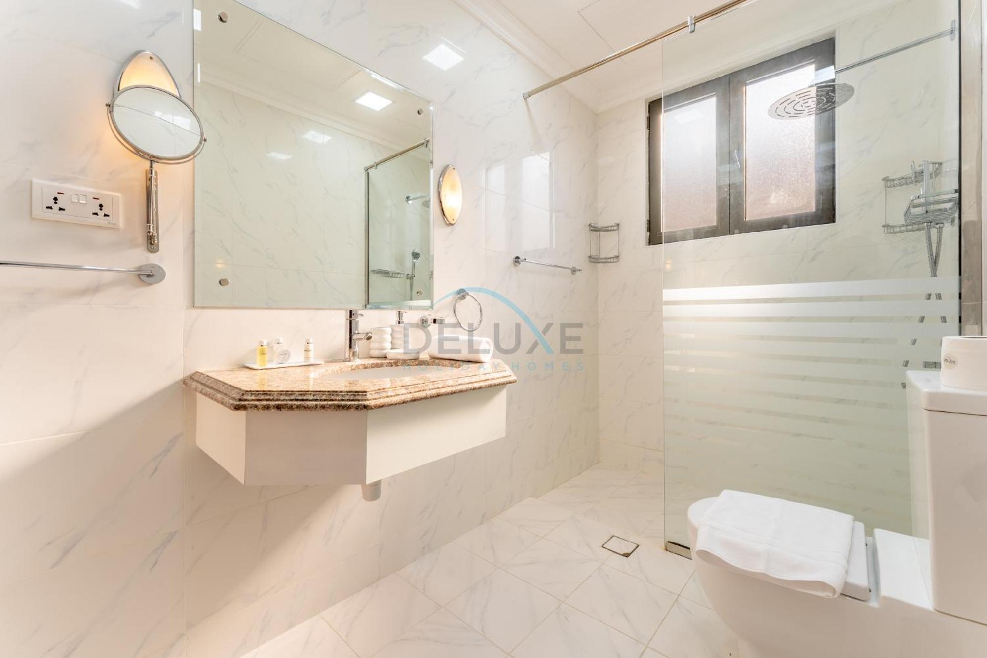 Beachfront 6br And Assistant's With Private Pool, Palm Villa, Palm Jumeirah By Deluxe Homes Villa Dubai