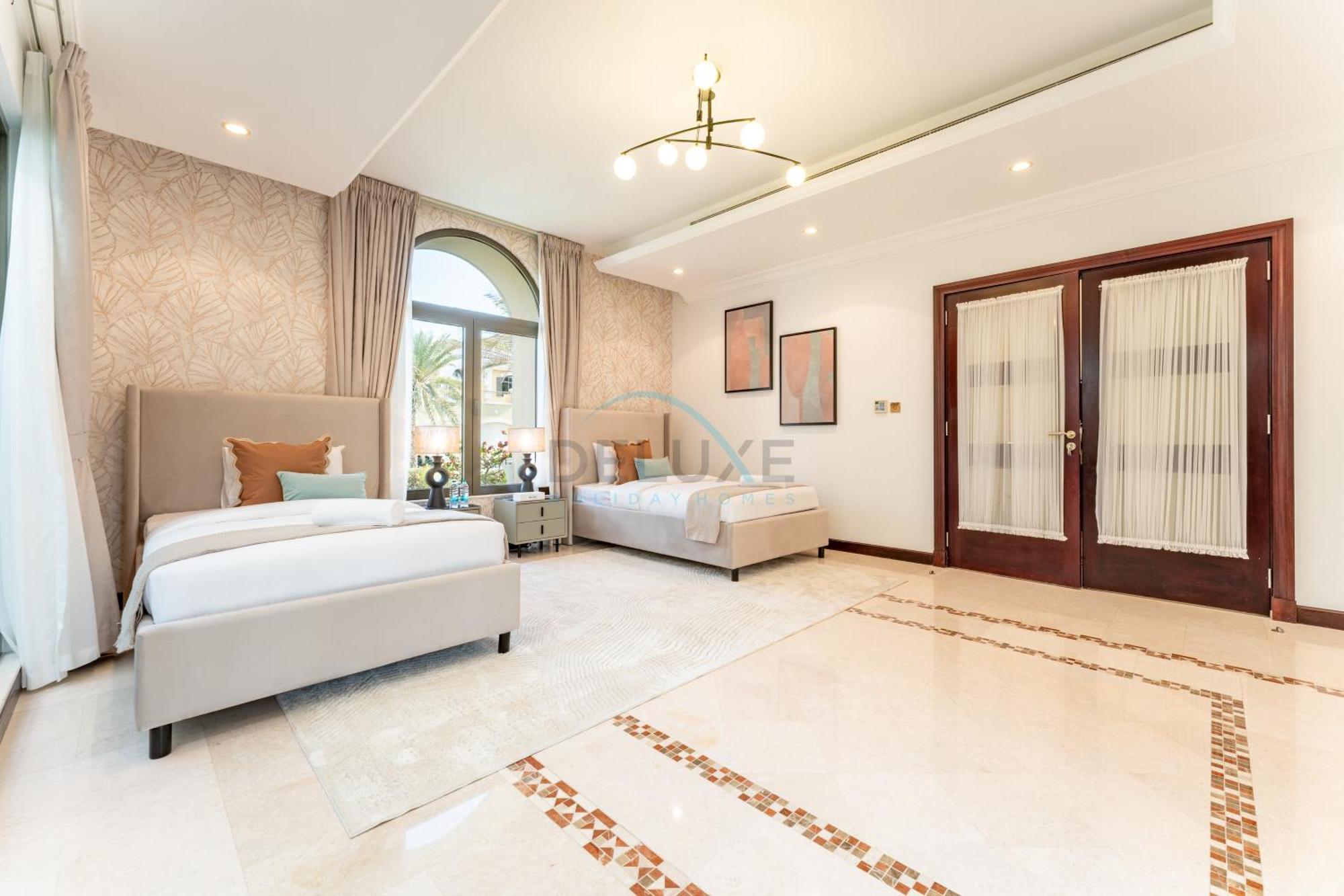 Villa Beachfront 6br And Assistant's With Private Pool, Palm Villa, Palm Jumeirah By Deluxe Homes *