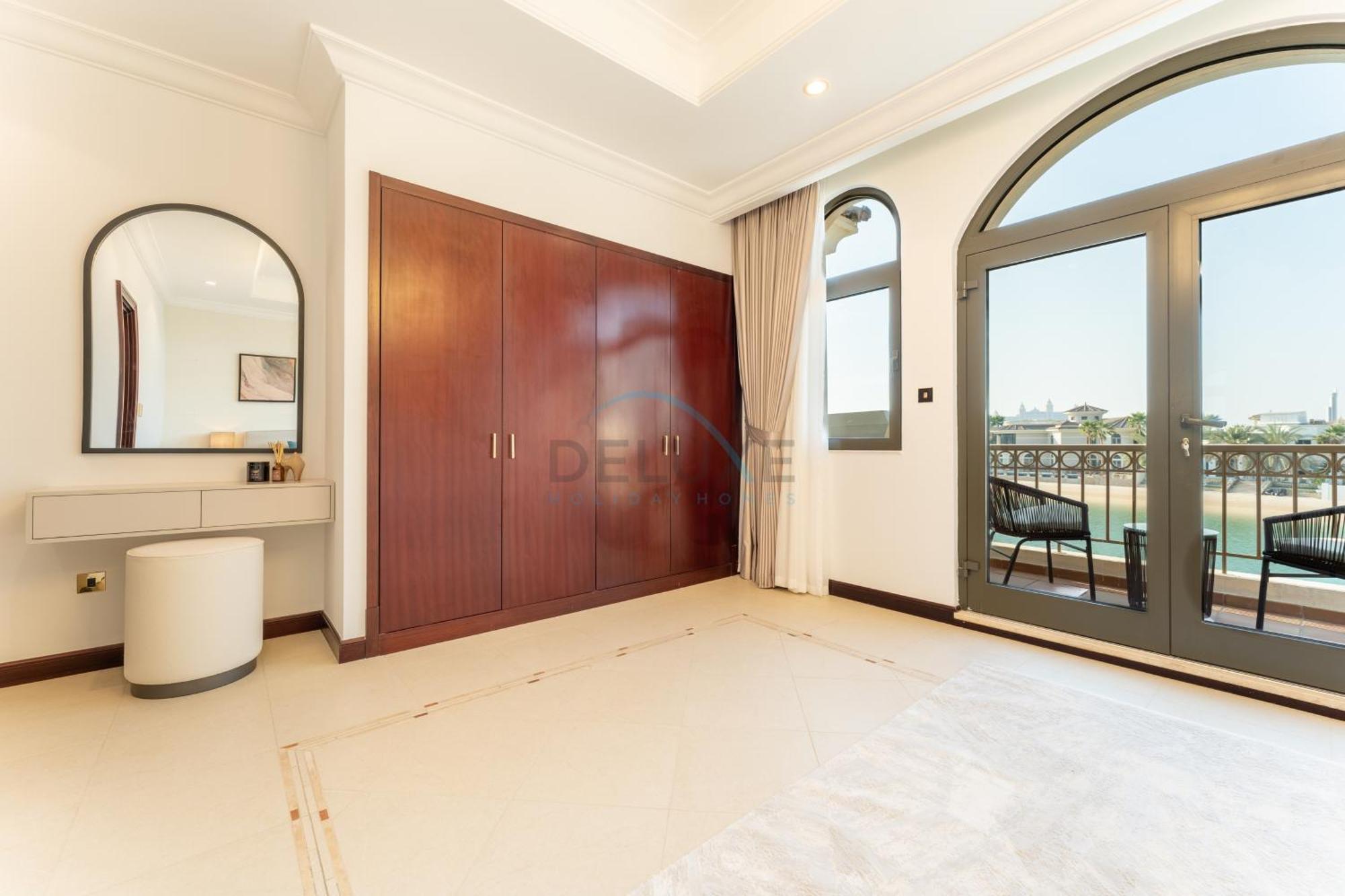 Beachfront 6br And Assistant's With Private Pool, Palm Villa, Palm Jumeirah By Deluxe Homes Dubai
