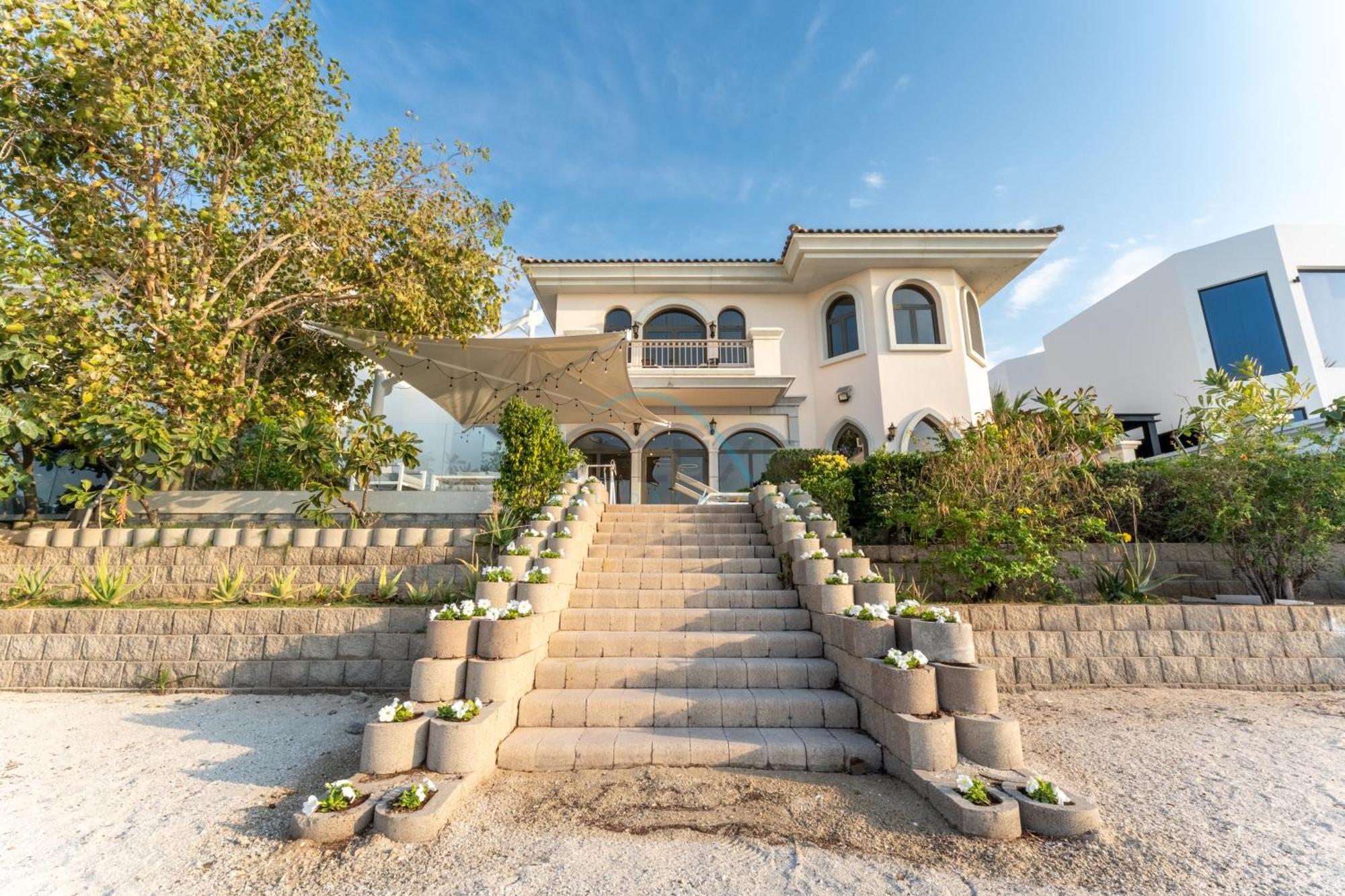 Beachfront 6br And Assistant's With Private Pool, Palm Villa, Palm Jumeirah By Deluxe Homes Villa *