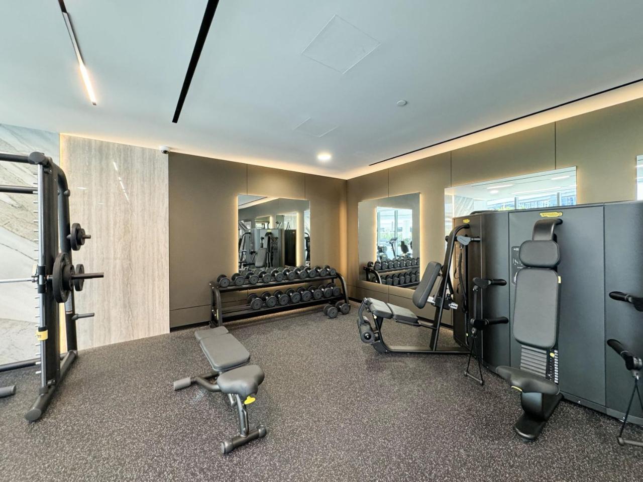 Apartment Waterfront Studio, Perfectly Located In Marina *