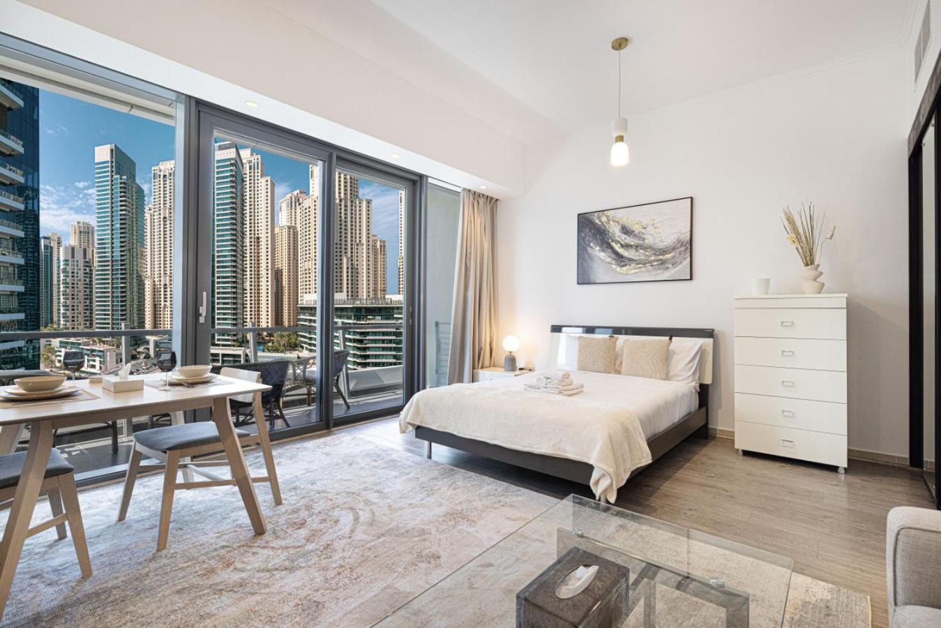 Apartment Waterfront Studio, Perfectly Located In Marina *
