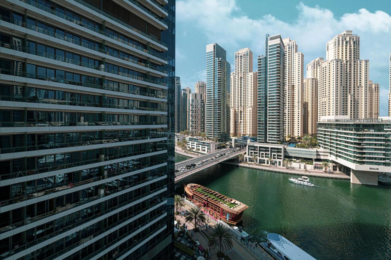 Waterfront Studio, Perfectly Located In Marina Apartment