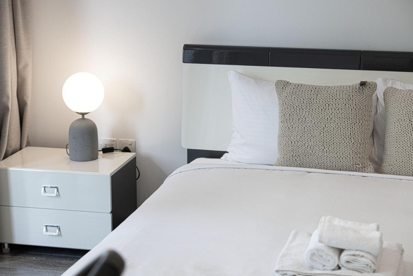 Waterfront Studio, Perfectly Located In Marina Apartment Dubai