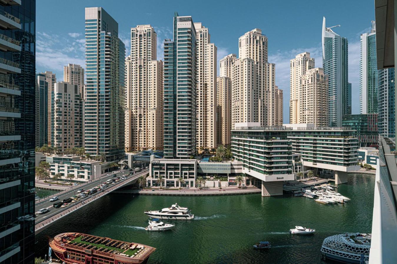 Waterfront Studio, Perfectly Located In Marina *