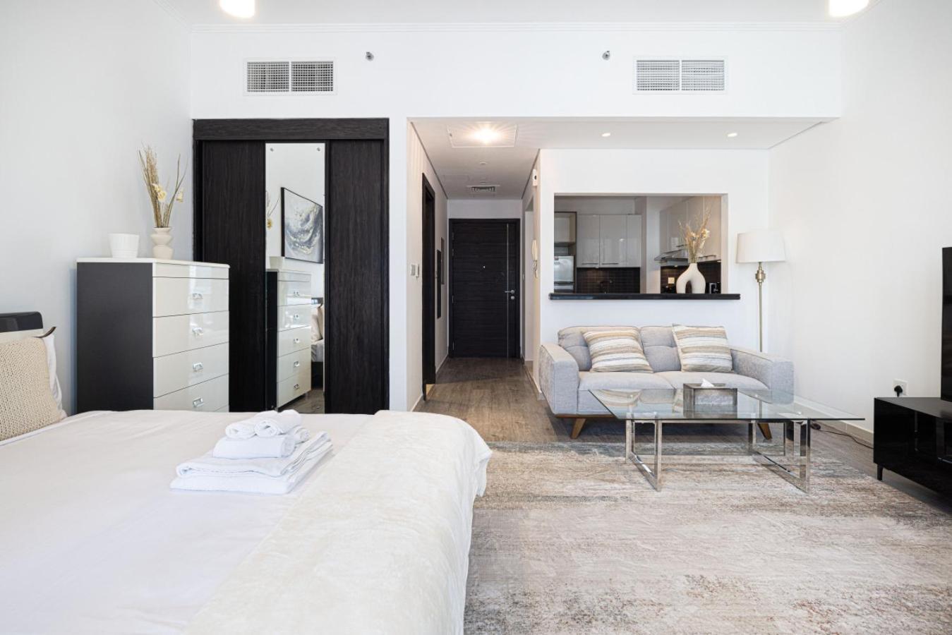 Waterfront Studio, Perfectly Located In Marina Dubai