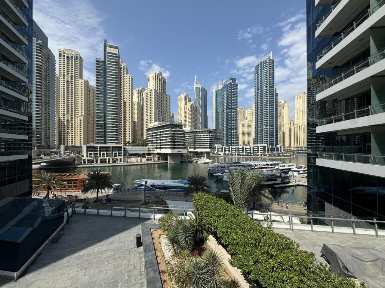 Waterfront Studio, Perfectly Located In Marina Apartment