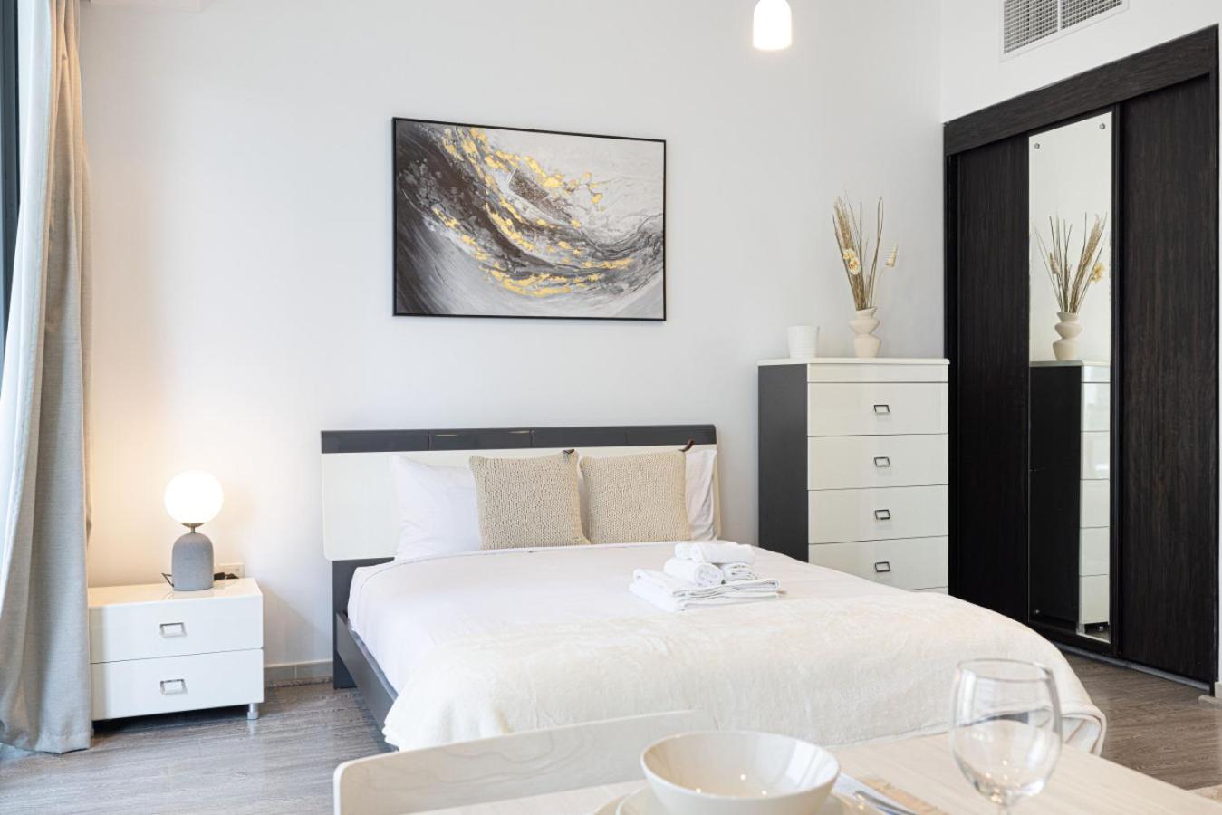 Apartment Waterfront Studio, Perfectly Located In Marina