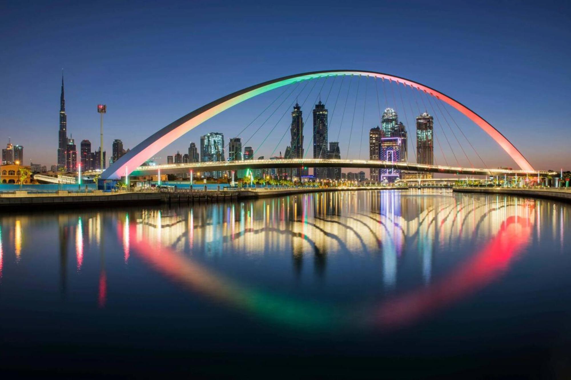 Fam Living Modern Stay In Canal Bay Scenic Views Near Dubai Hotspots *