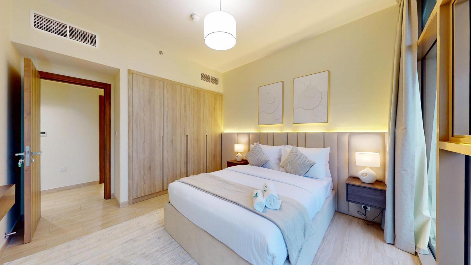 Fam Living Modern Stay In Canal Bay Scenic Views Near Dubai Hotspots Apartment *