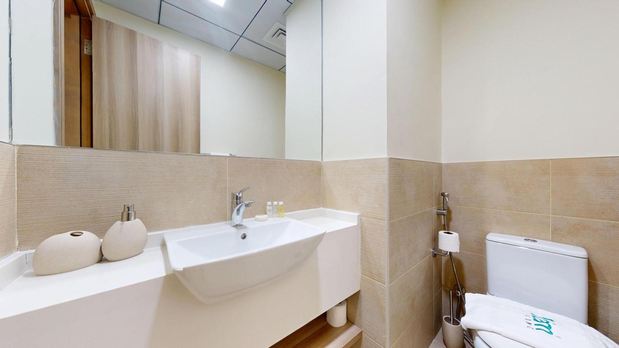 Fam Living Modern Stay In Canal Bay Scenic Views Near Dubai Hotspots Apartment *