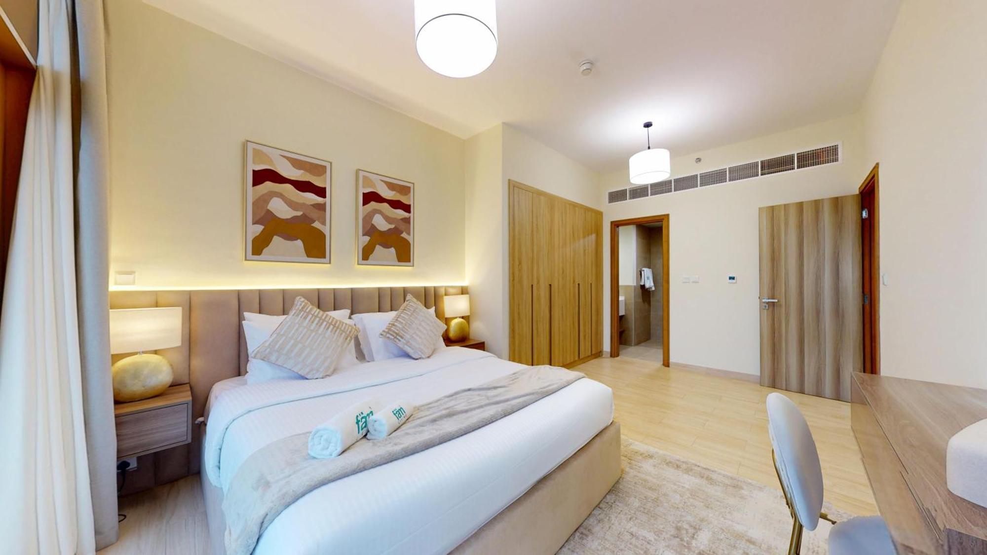 Apartment Fam Living Modern Stay In Canal Bay Scenic Views Near Dubai Hotspots