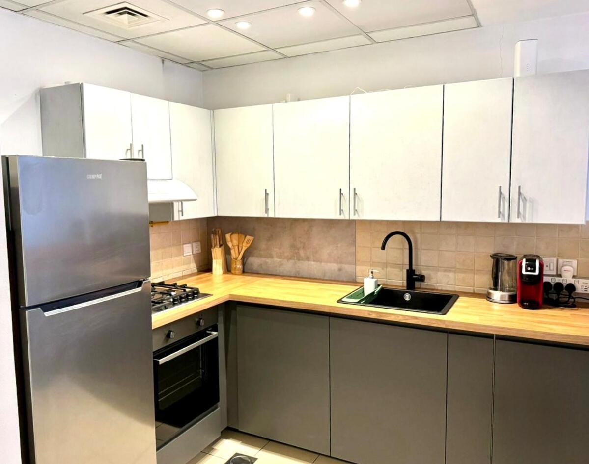 Apartment Modern 1 Bedroom In Jvc *