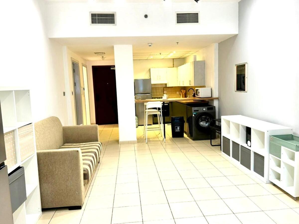 Modern 1 Bedroom In Jvc *
