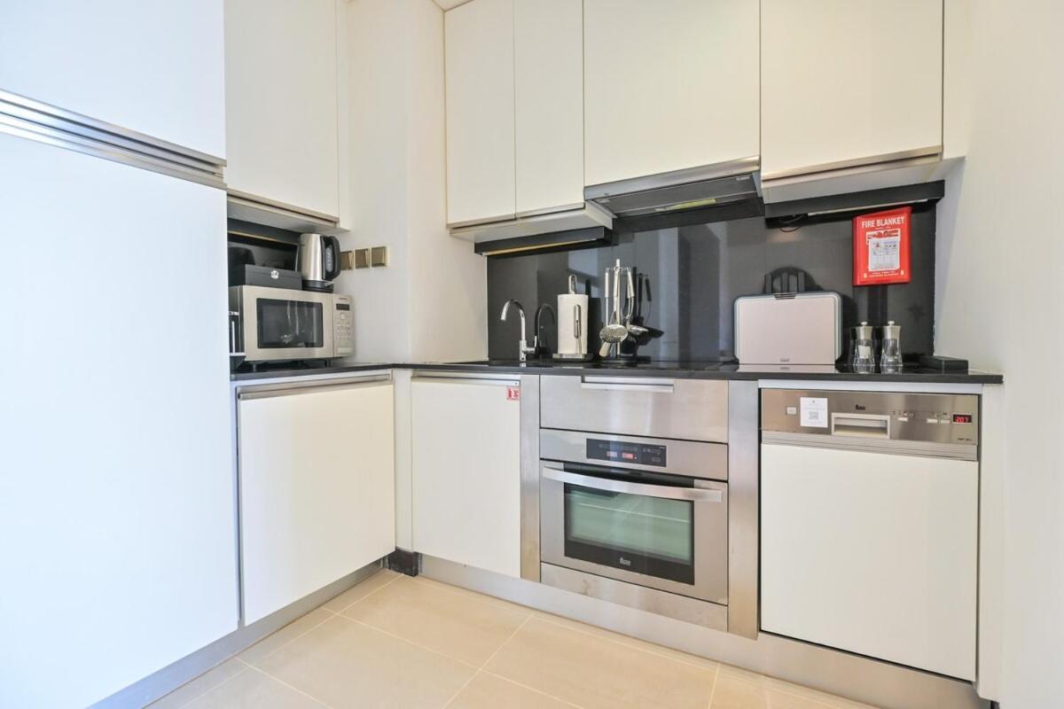 Apartment On The 30th Floor With Stunning Marina View *