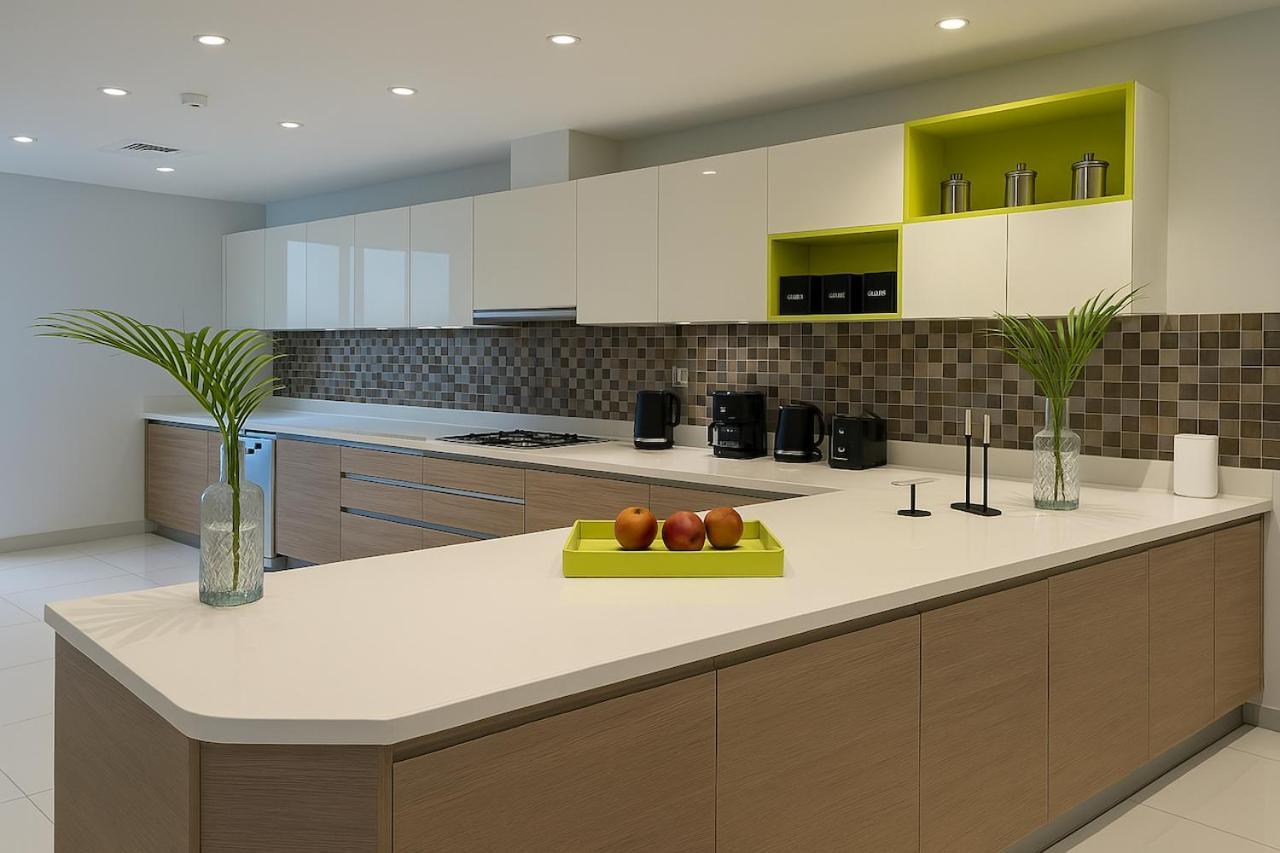 Massive Luxxo Family & Friends House With Terraces, Private Parking, Pool & Quick Access To Mall *