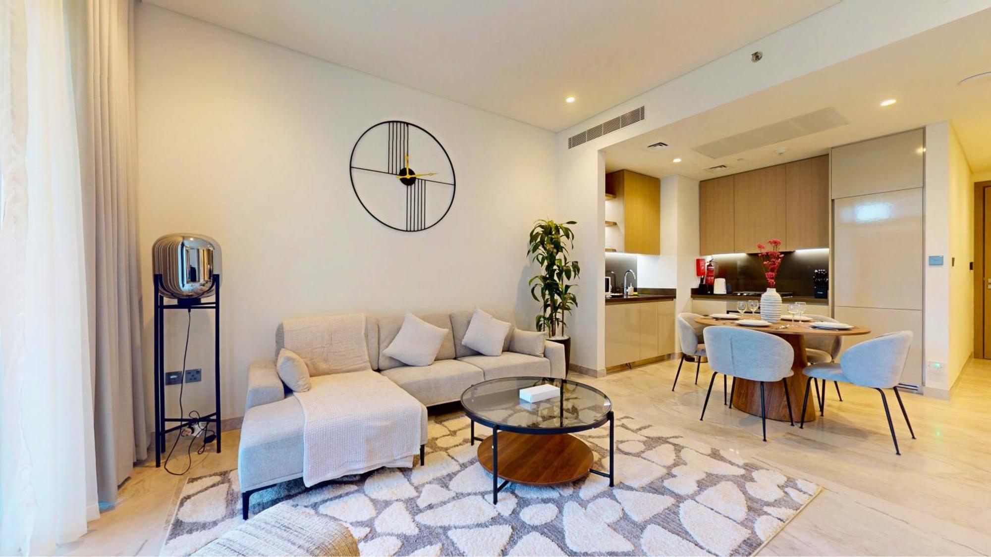 Designer Interiors - Canal View 1br In Business Bay *