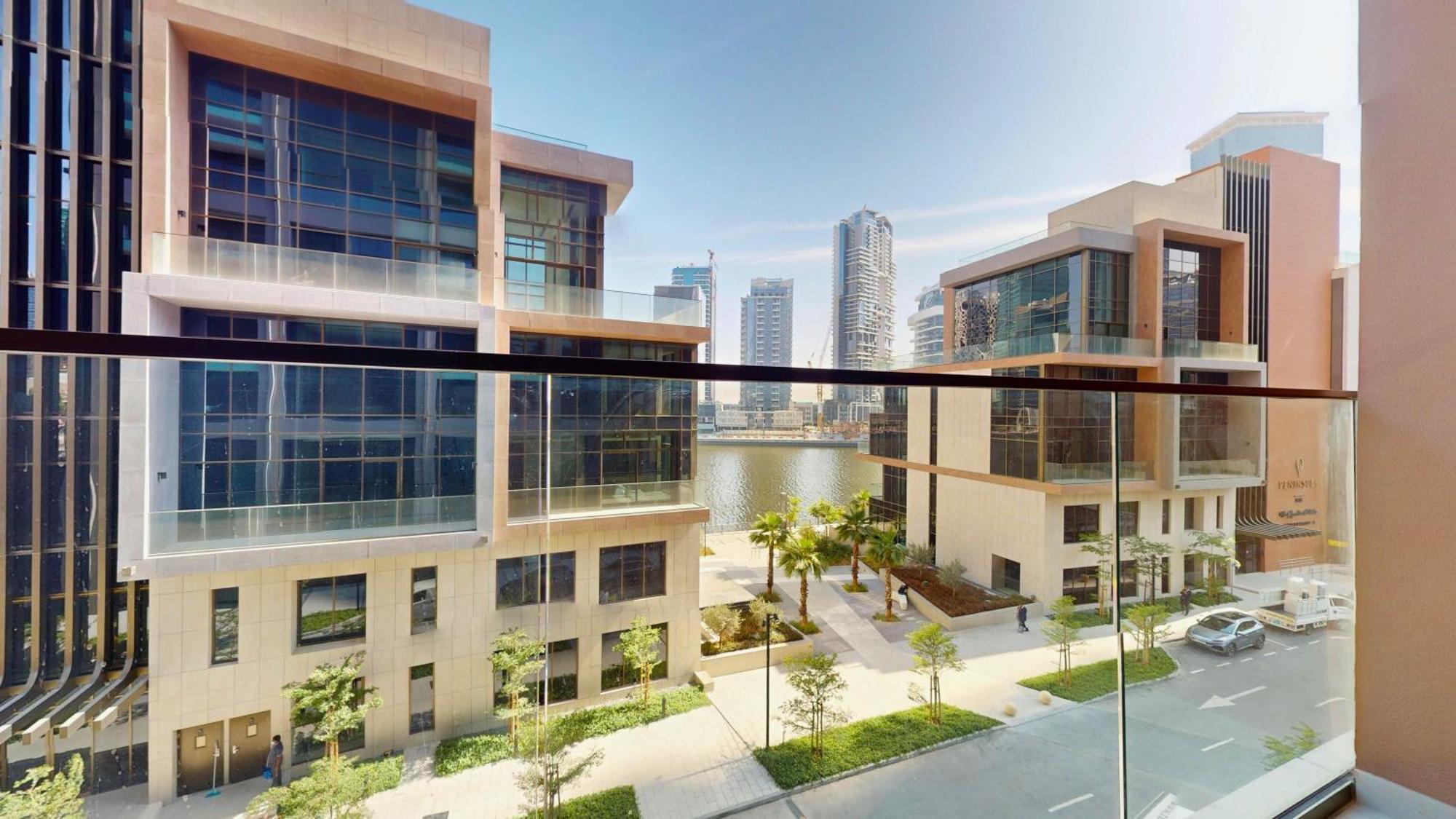Apartment Designer Interiors - Canal View 1br In Business Bay *