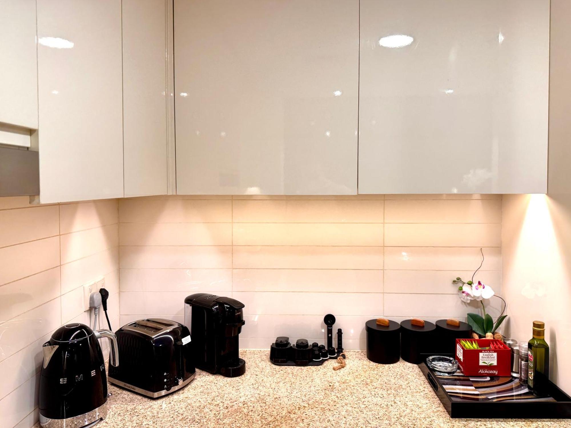 Burj Vista Luxury 2br ,full Burj Khalifa View ,direct Mall & Metro Access Apartment *