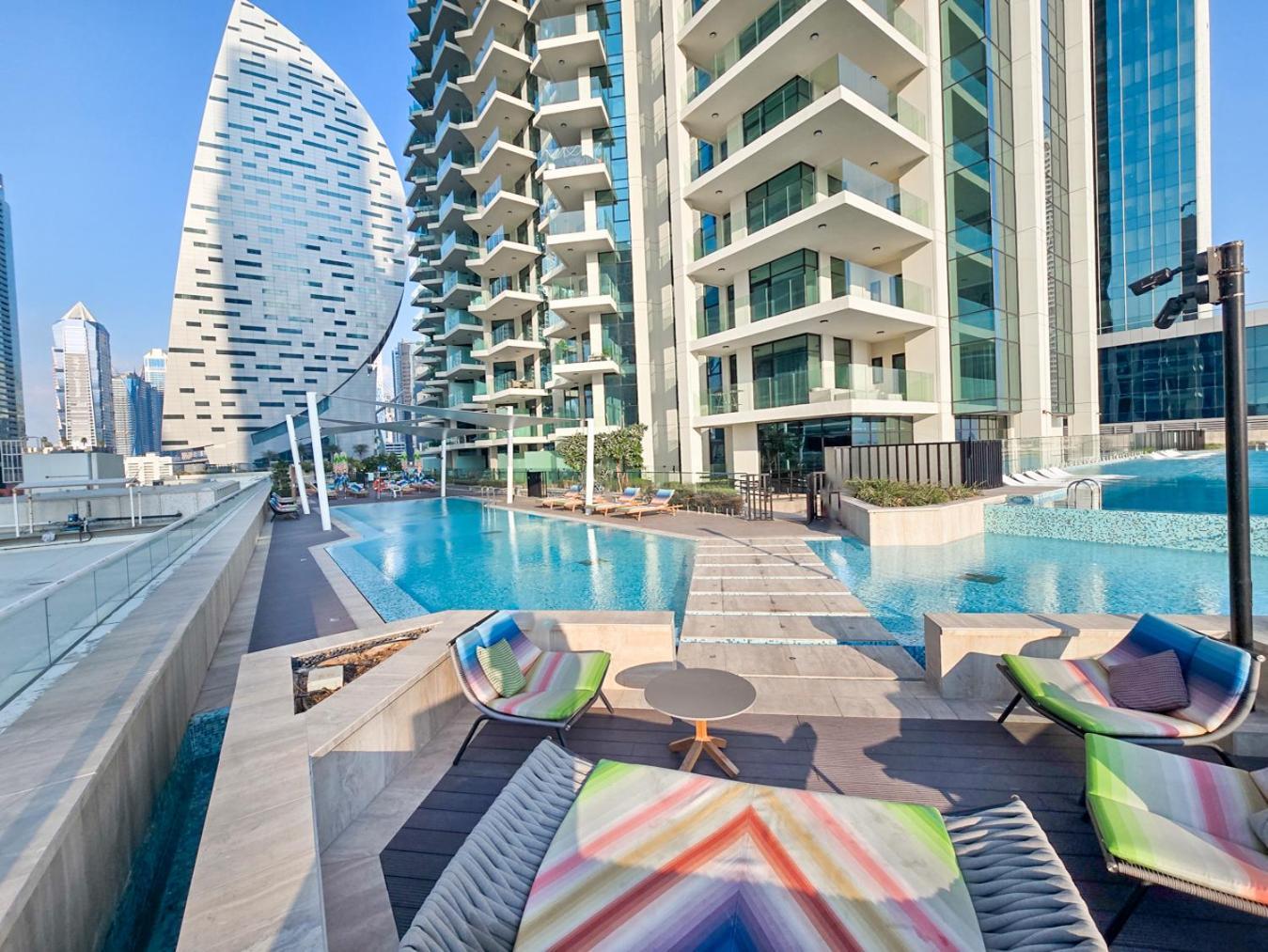 Easygo- Lavish 2br-terrace-view-infinity Pool * Dubai