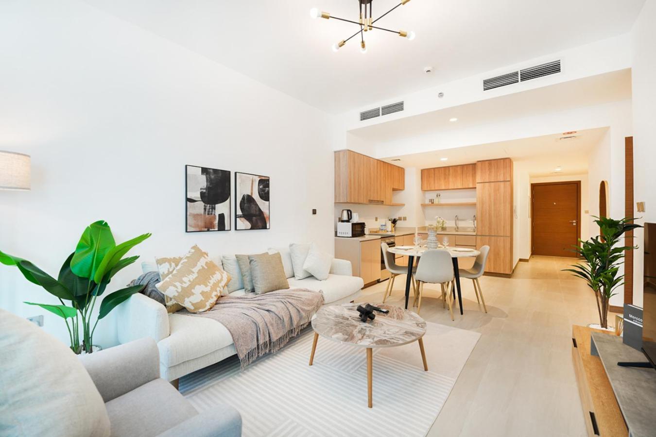 Easygo- Lavish 2br-terrace-view-infinity Pool Apartment