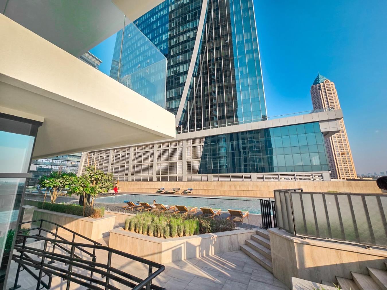Easygo- Lavish 2br-terrace-view-infinity Pool Apartment *