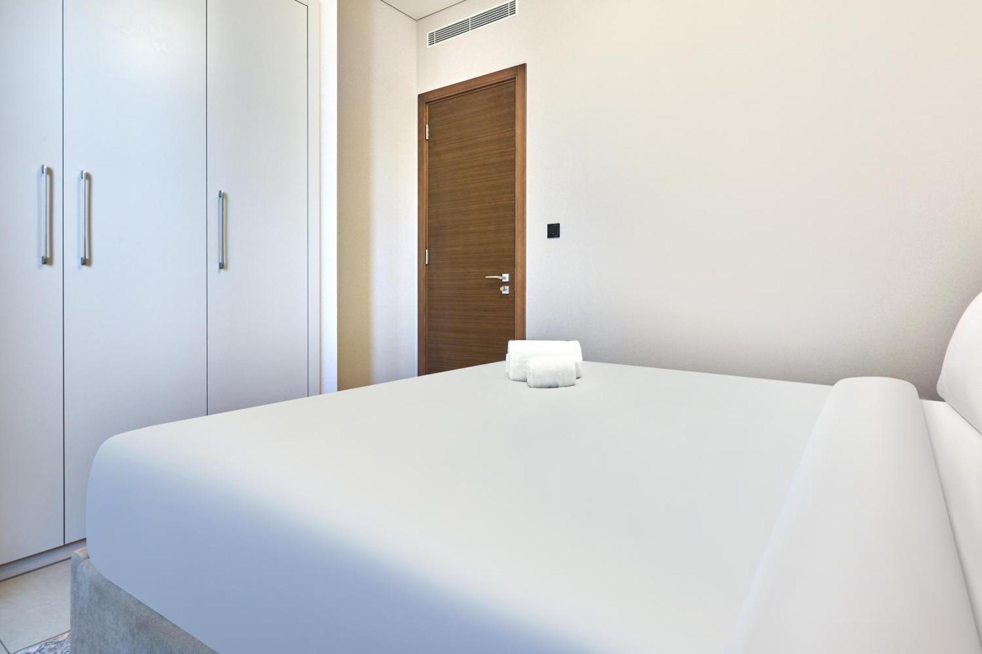 By Latinem Luxury 1br Cvra 901 Near Downtown Dubai