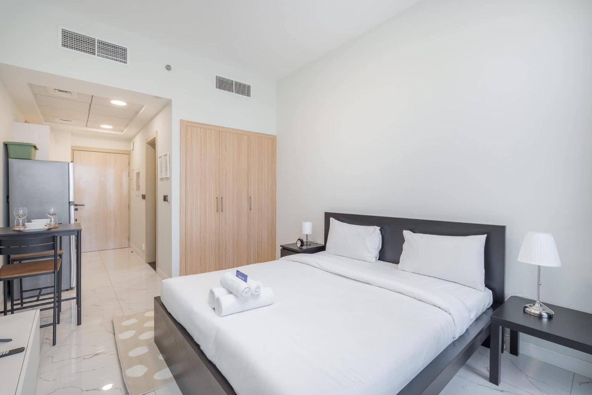 In Alexis Tower's Stunning And Sleeps 2
