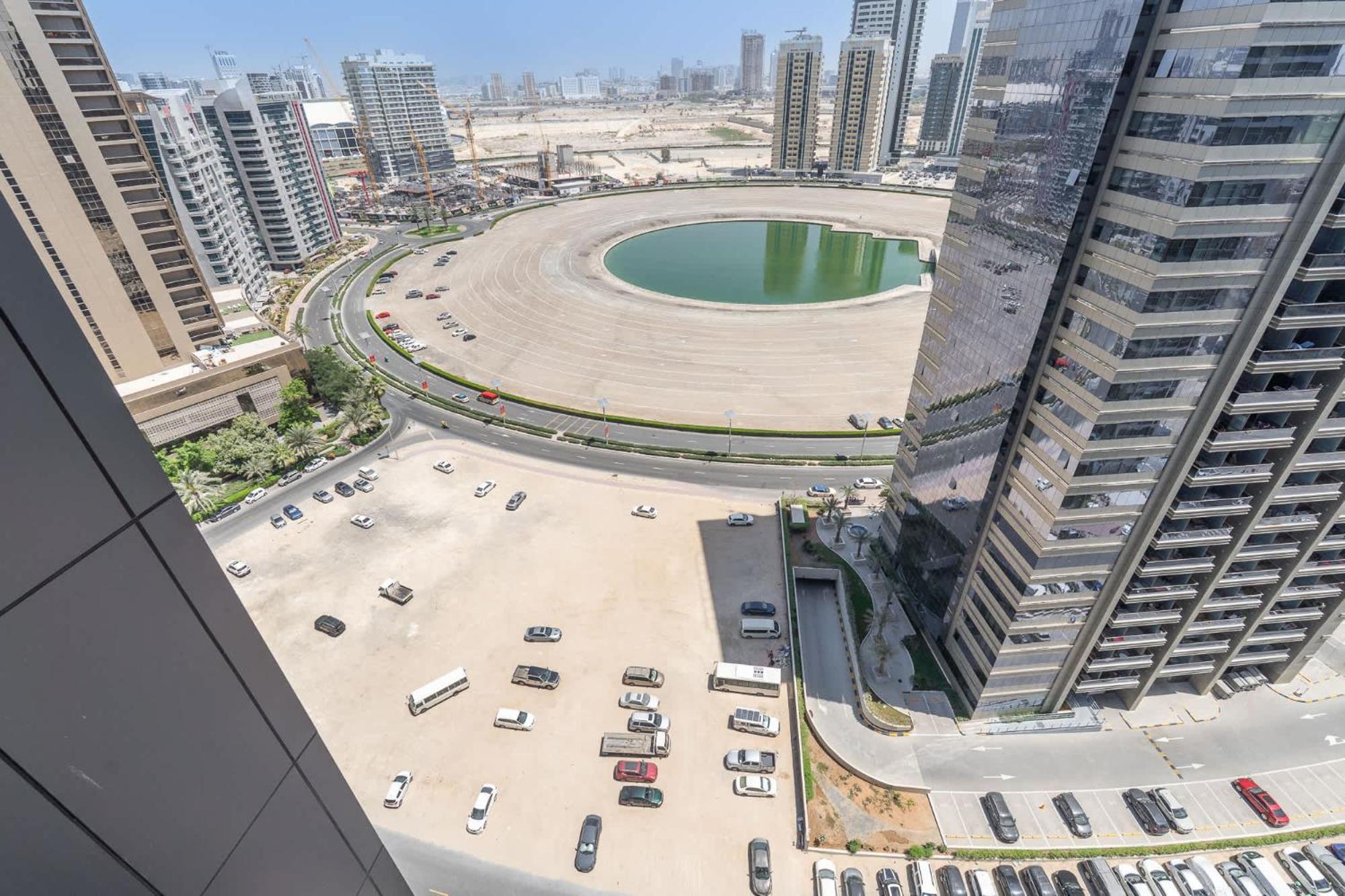 Stylish 1-bedroom Retreat In Amal Tower Sports Apartment Dubai
